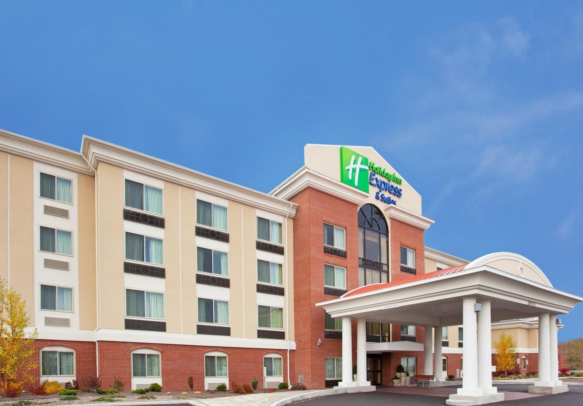 Holiday Inn Express & Suites Niagara Falls by IHG gallery photo in Niagara Falls, NY — image 9