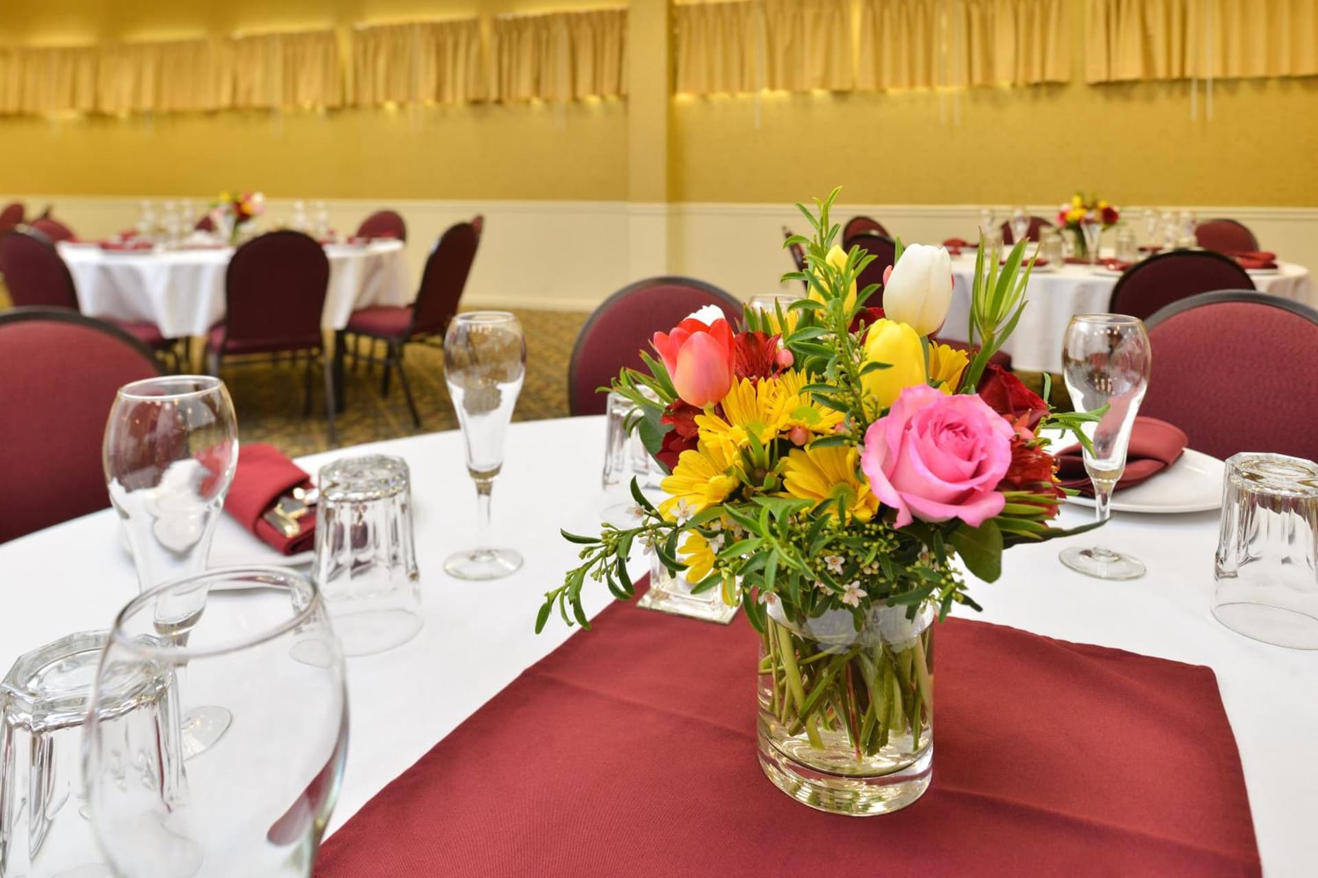 Holiday Inn Rancho Cordova - Northeast Sacramento by IHG interior in Rancho Cordova, CA — gallery photo 2