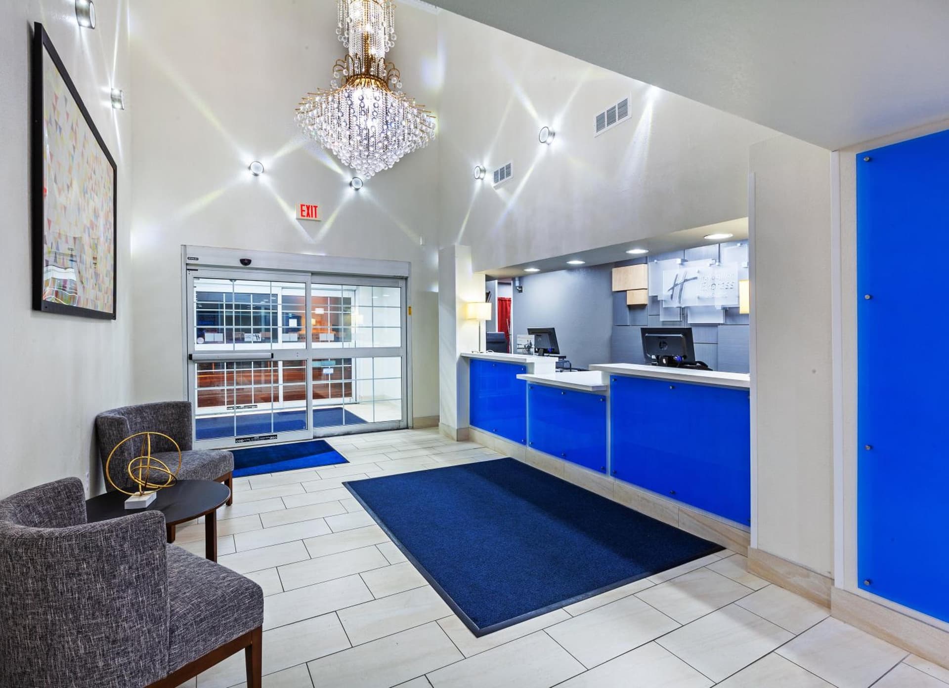 Holiday Inn Express Hotel and Suites Jenks by IHG interior in Jenks, OK — gallery photo 2