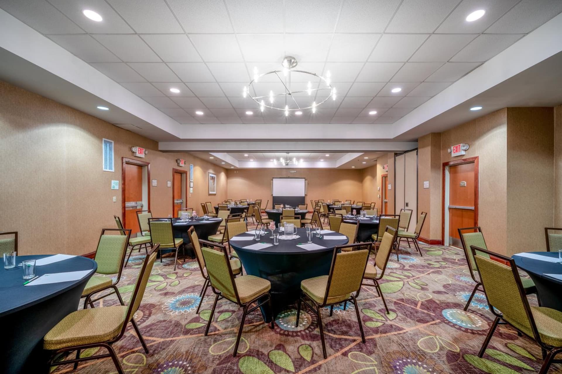 Holiday Inn Manassas - Battlefield by IHG interior in Manassas, VA — gallery photo 2