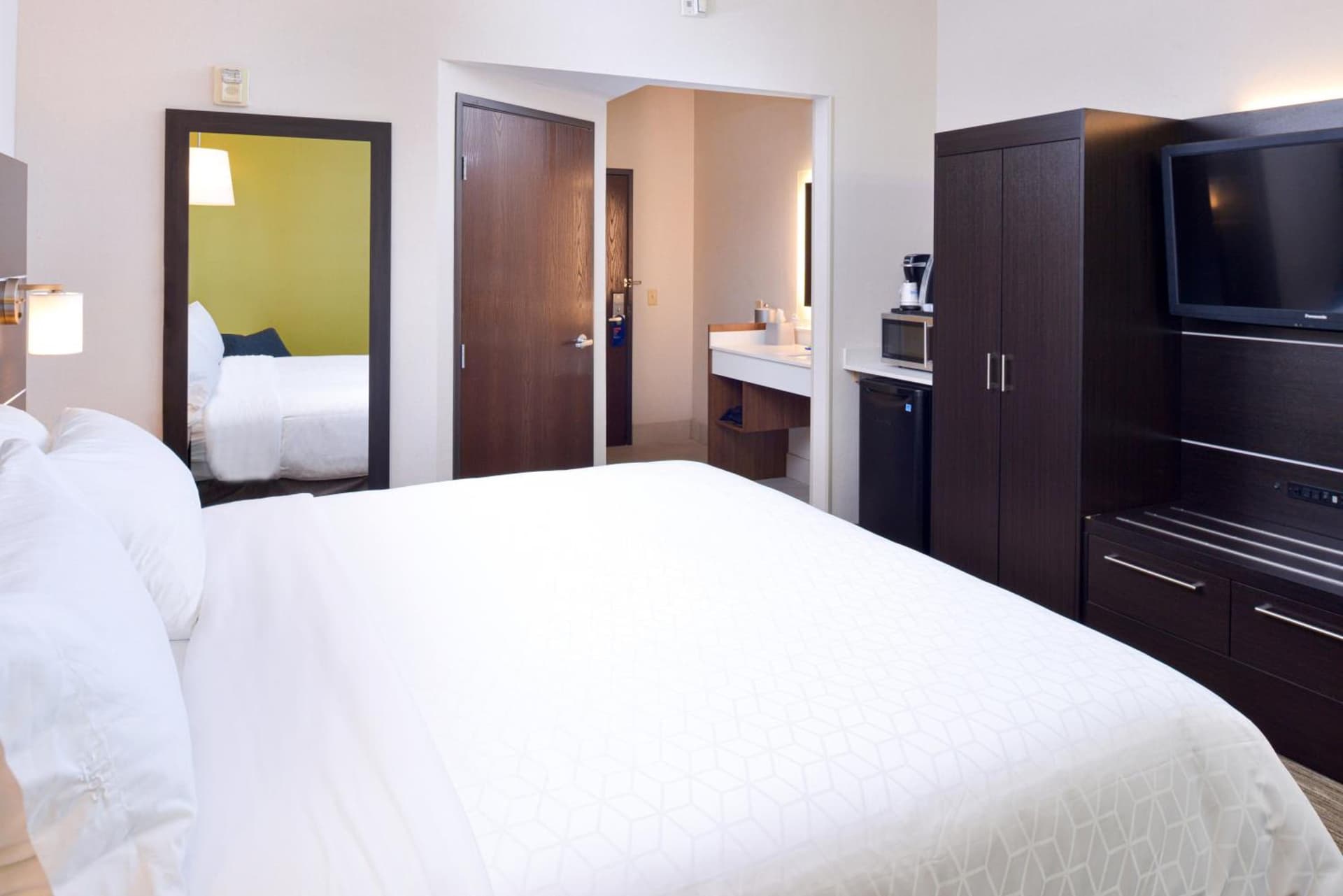 Holiday Inn Express Wixom by IHG gallery photo in Wixom, MI — image 16