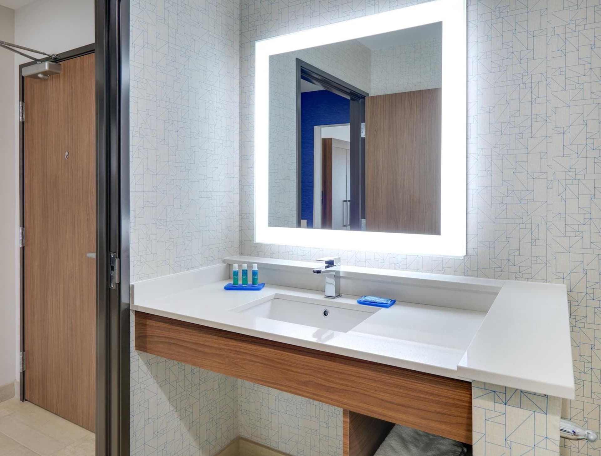 Holiday Inn Express & Suites - Dallas NW HWY - Love Field by IHG gallery photo in Dallas, TX — image 7