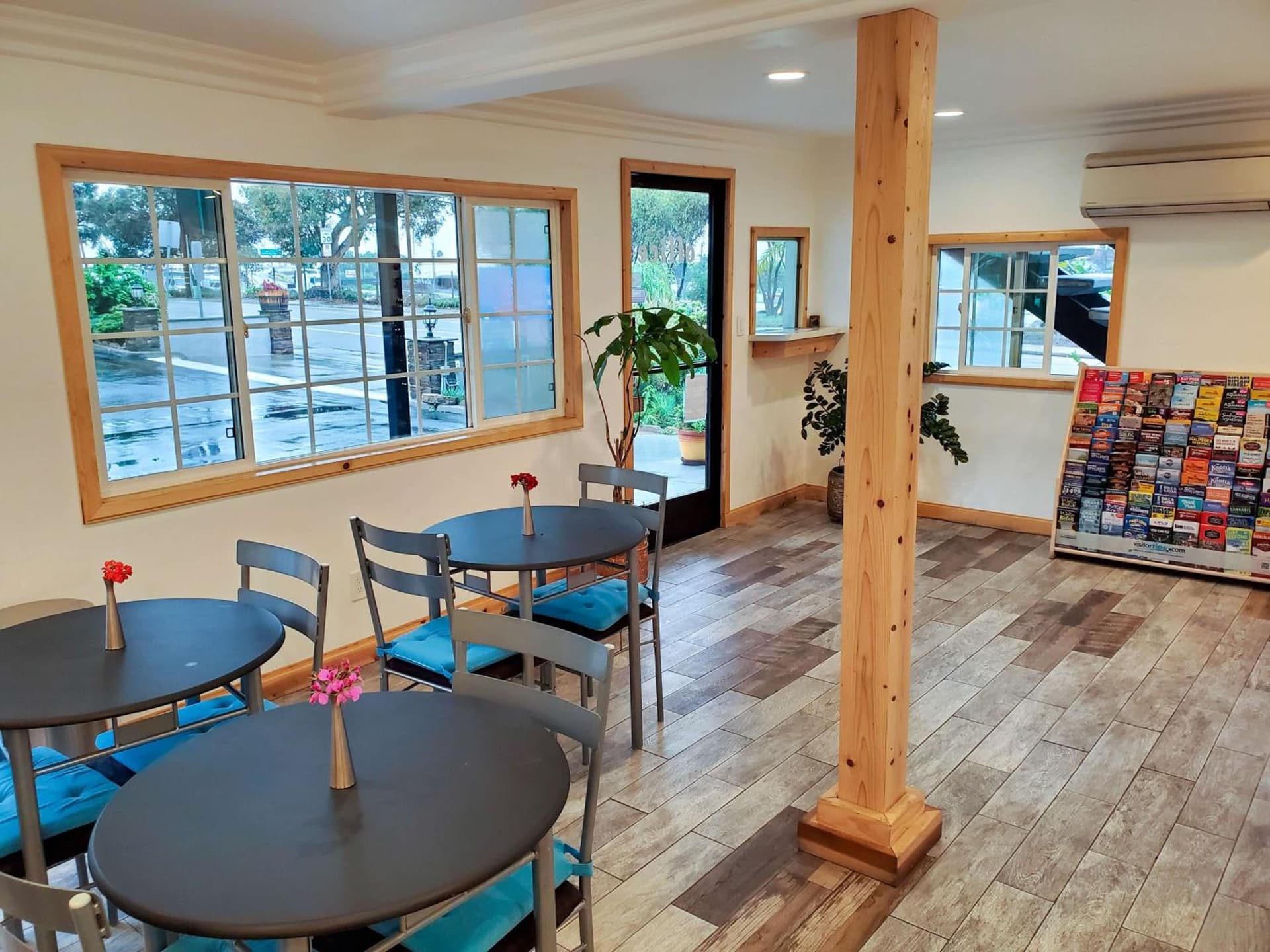 Studio 6-National City, CA - Naval Base San Diego interior in National City, CA — gallery photo 2