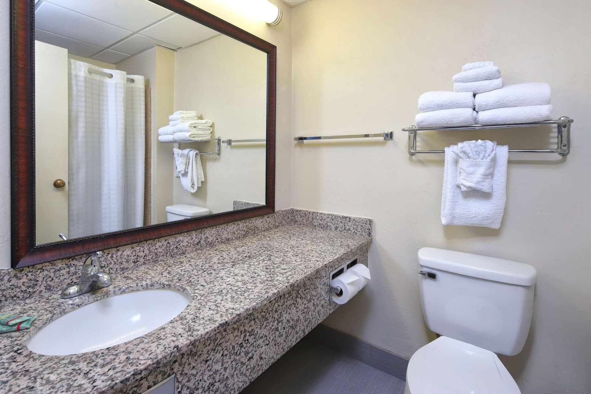 Wyndham Tucson Airport Hotel & Conference Center gallery photo in Tucson, AZ — image 32