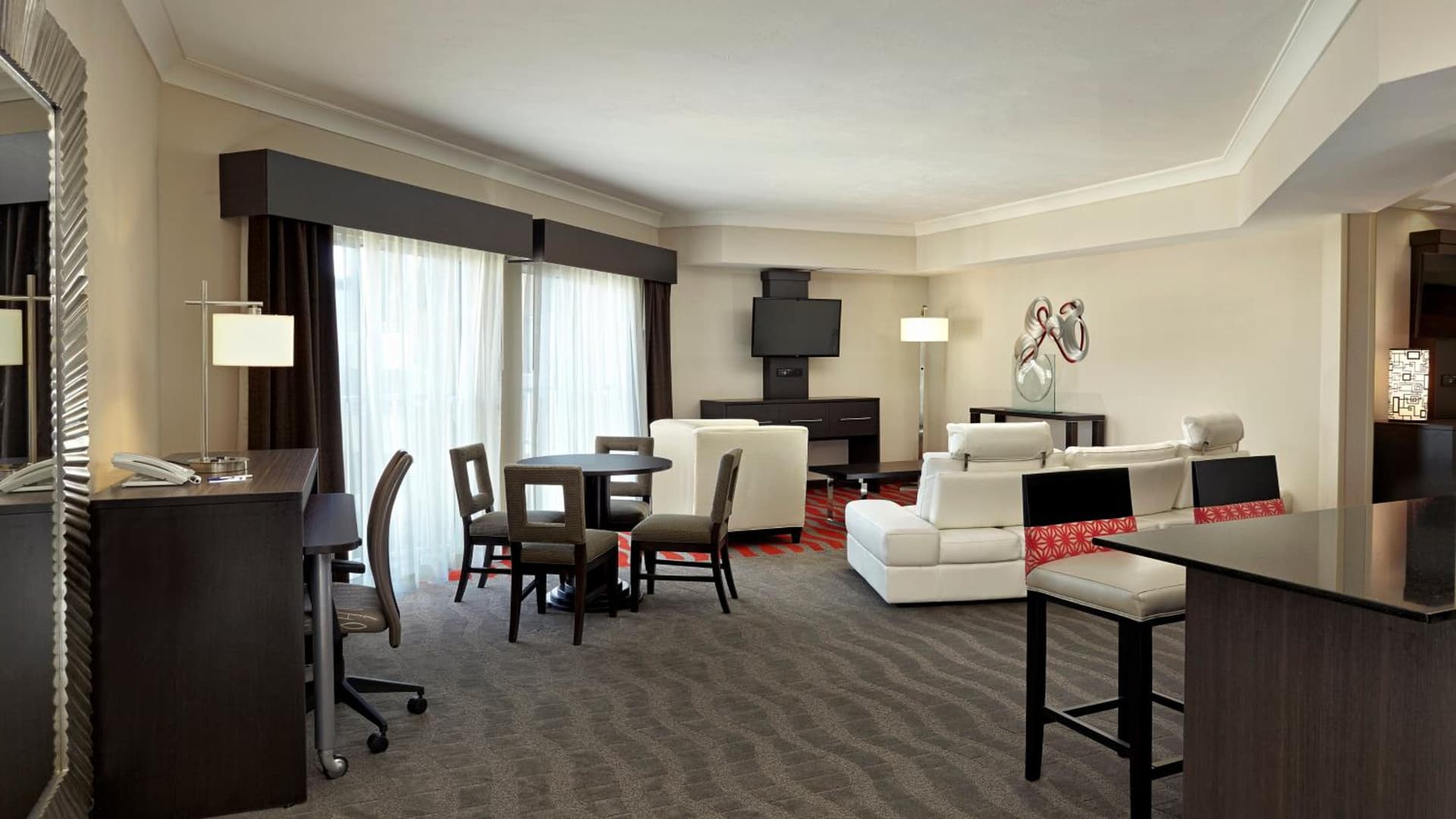 Holiday Inn Express & Suites Naples Downtown - 5th Avenue by IHG gallery photo in Naples, FL — image 19