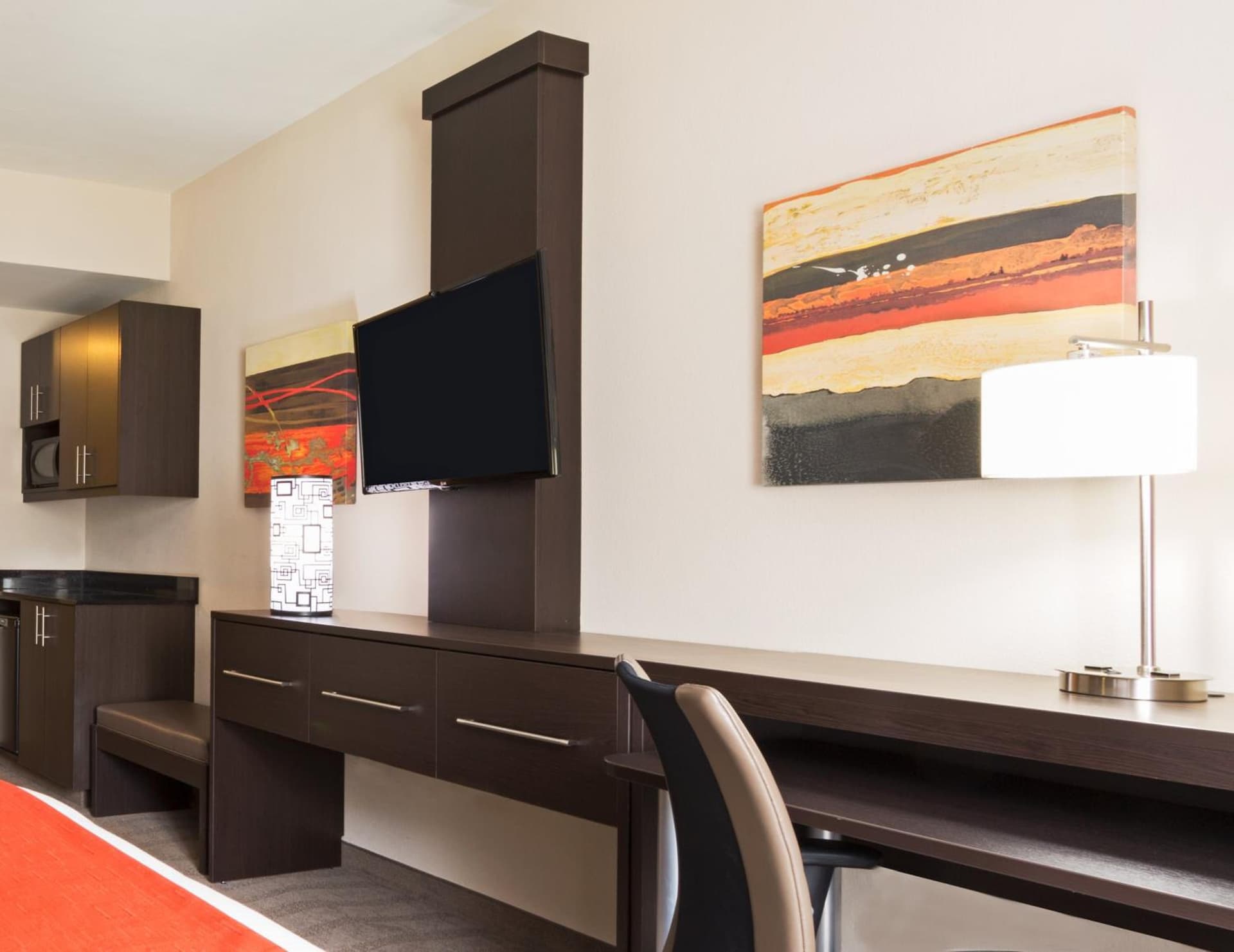 Holiday Inn Express & Suites Naples Downtown - 5th Avenue by IHG gallery photo in Naples, FL — image 49