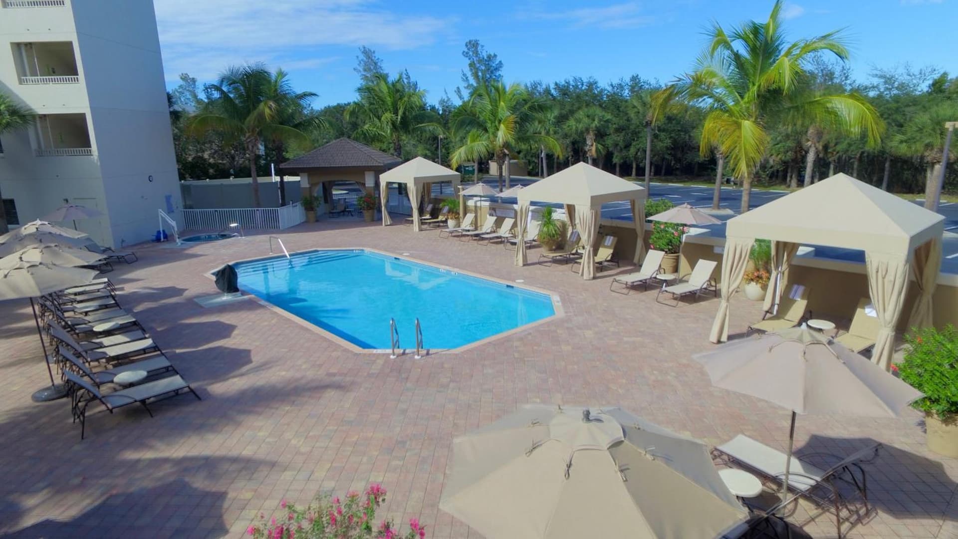Holiday Inn Express & Suites Naples Downtown - 5th Avenue by IHG gallery photo in Naples, FL — image 30