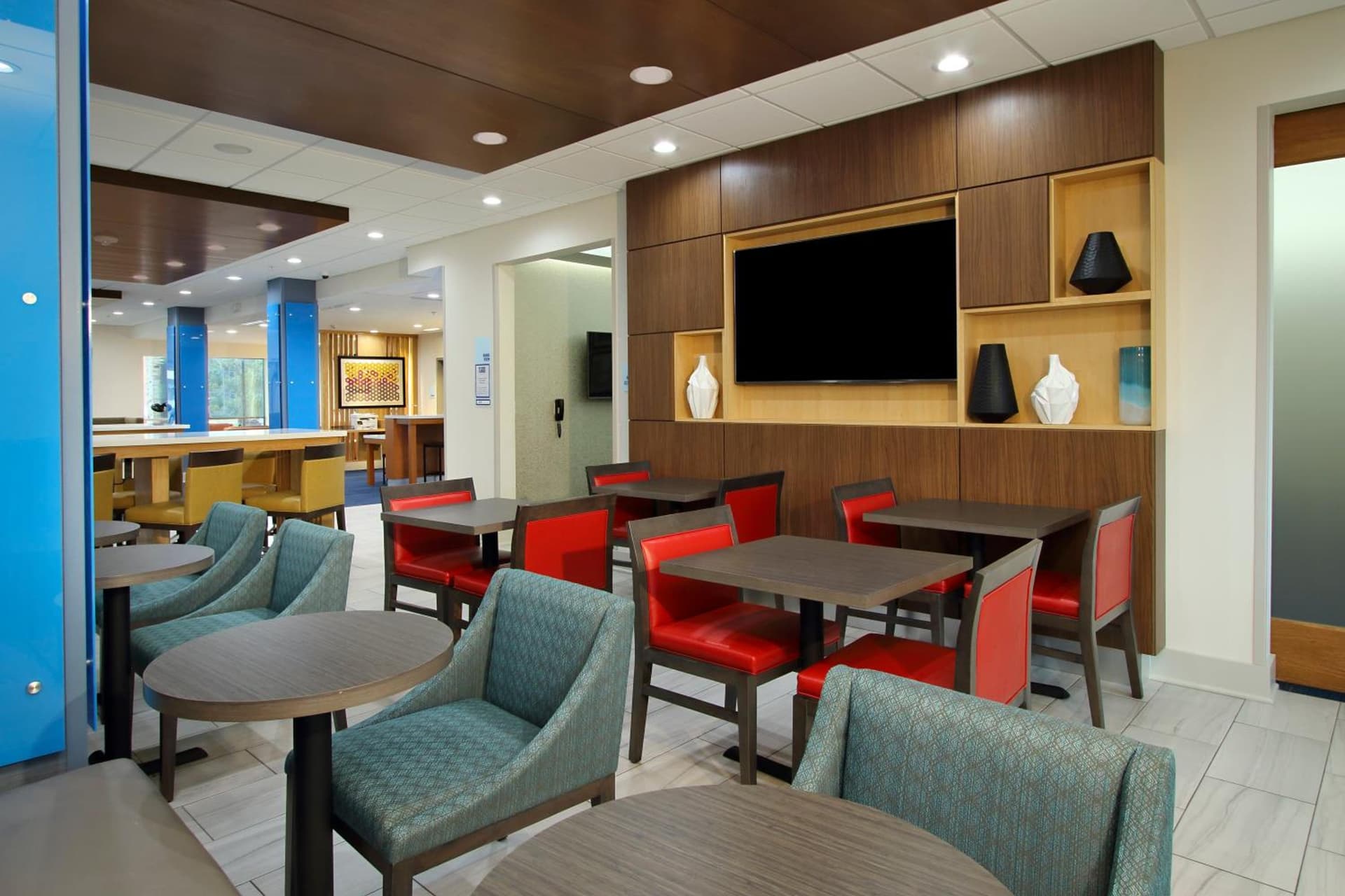 Holiday Inn Express & Suites - Lake Charles South Casino Area by IHG property views in Lake Charles, LA — gallery photo 3