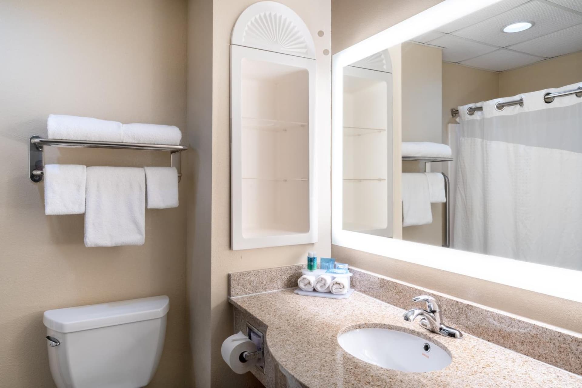 Holiday Inn Express Hotel & Suites Ashland by IHG gallery photo in Ashland, KY — image 29
