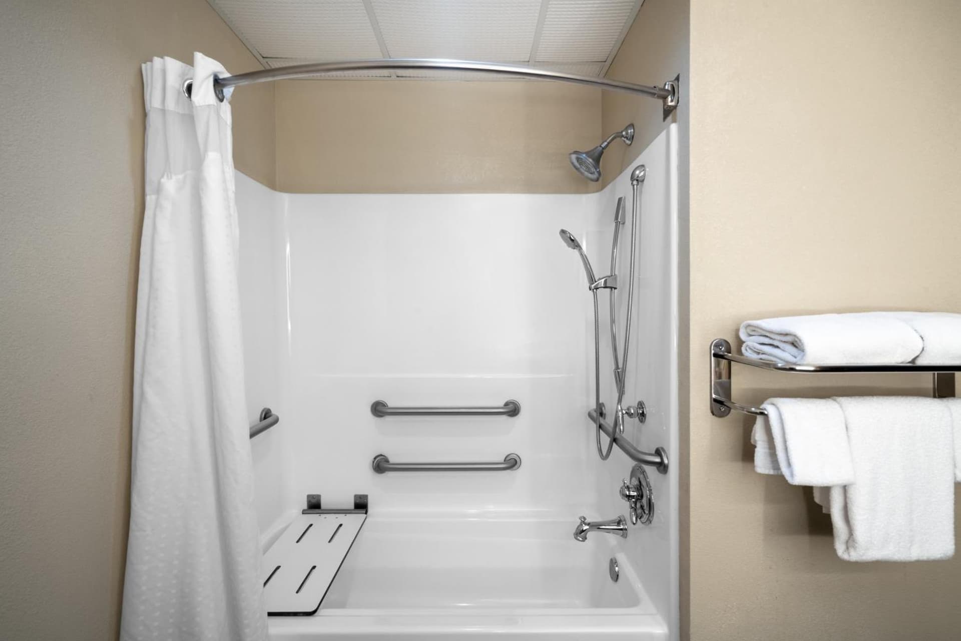 Holiday Inn Express Hotel & Suites Ashland by IHG gallery photo in Ashland, KY — image 21