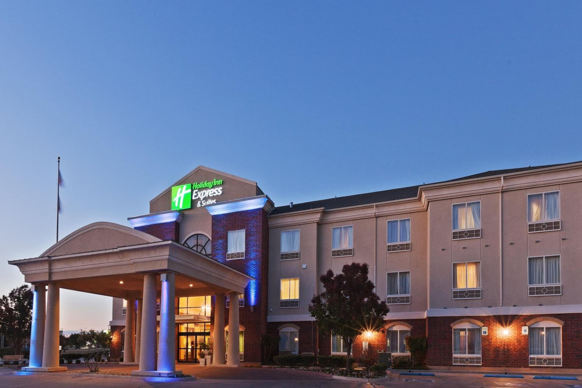 Holiday Inn Express Hotel and Suites Abilene, an IHG Hotel interior in Abilene, TX — gallery photo 2