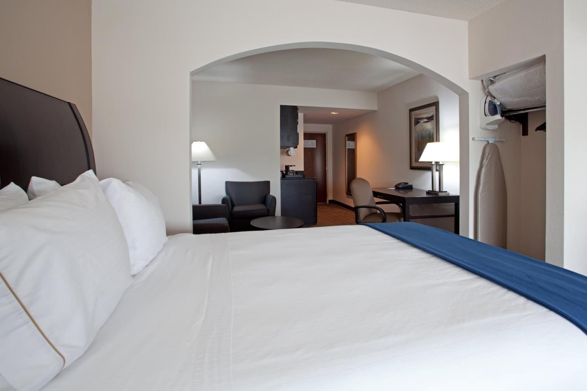Holiday Inn Express Hotel & Suites Hope Mills-Fayetteville Airport by IHG gallery photo in Hope Mills, NC — image 16