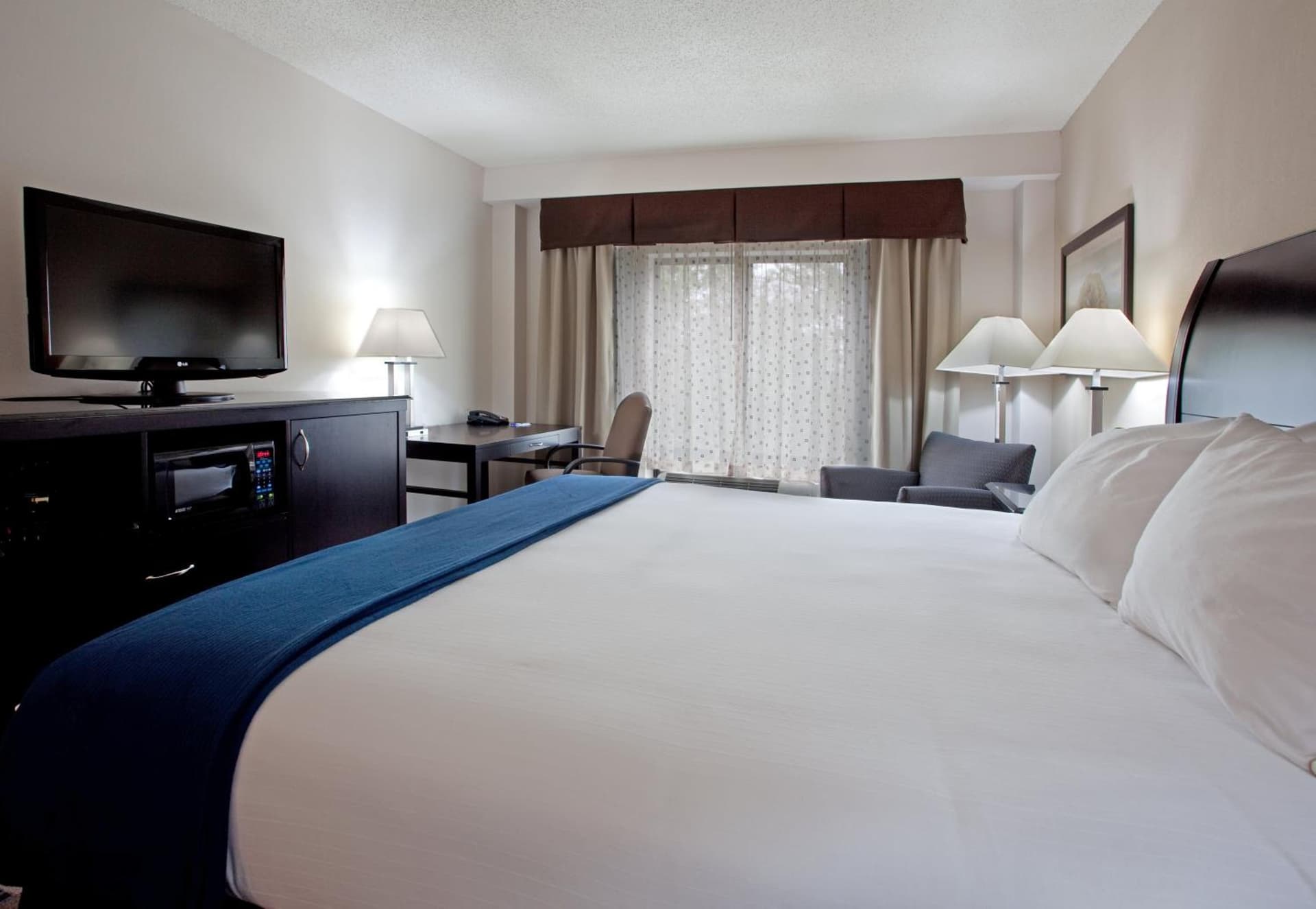 Holiday Inn Express Hotel & Suites Hope Mills-Fayetteville Airport by IHG gallery photo in Hope Mills, NC — image 6