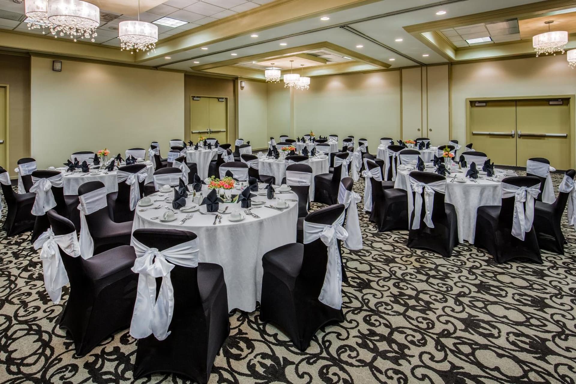 Crowne Plaza Phoenix Airport - PHX by IHG gallery photo in Phoenix, AZ — image 21
