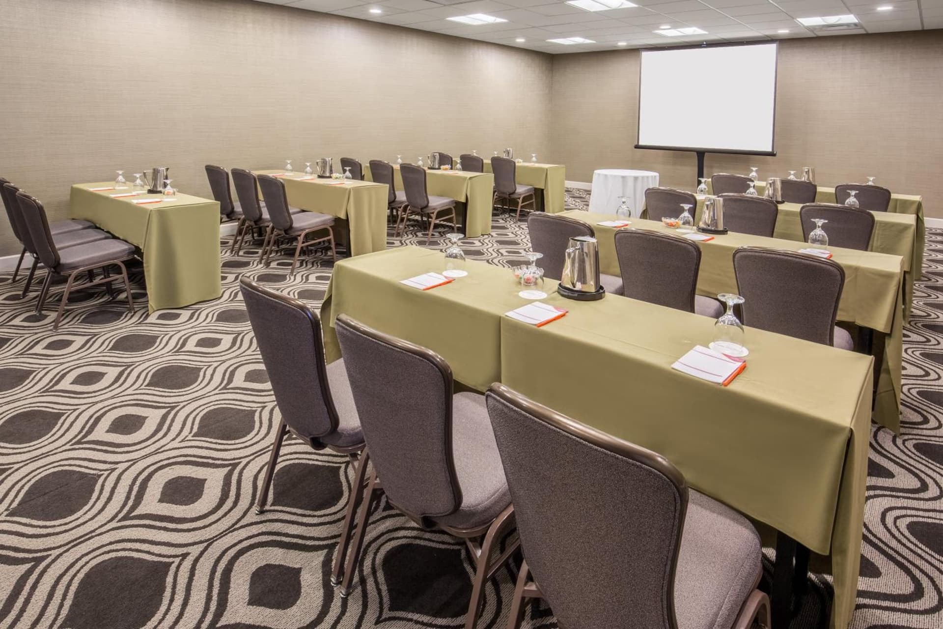 Crowne Plaza Phoenix Airport - PHX by IHG gallery photo in Phoenix, AZ — image 9