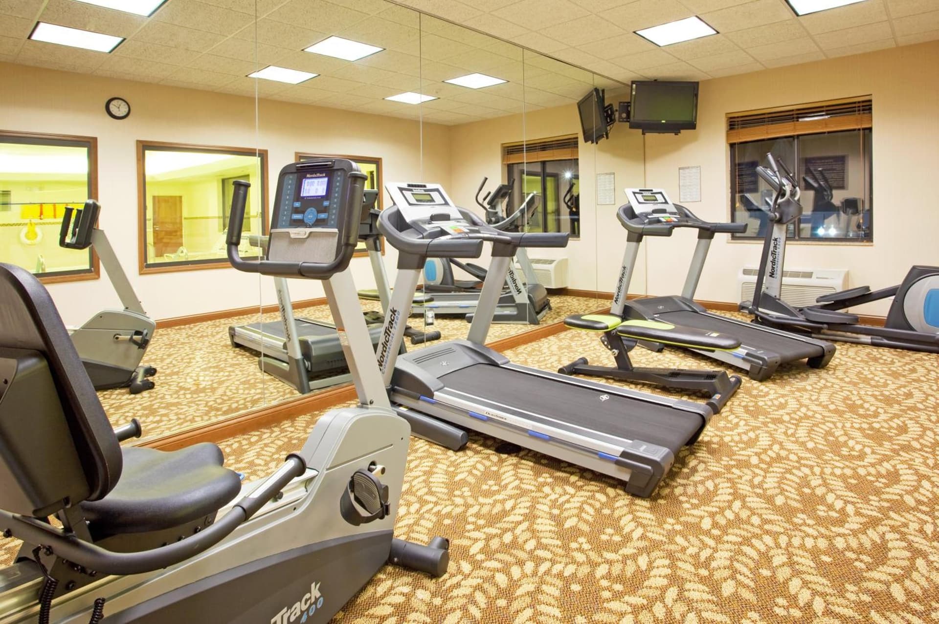 Holiday Inn Express Hotel & Suites Howell by IHG gallery photo in Howell, MI — image 7