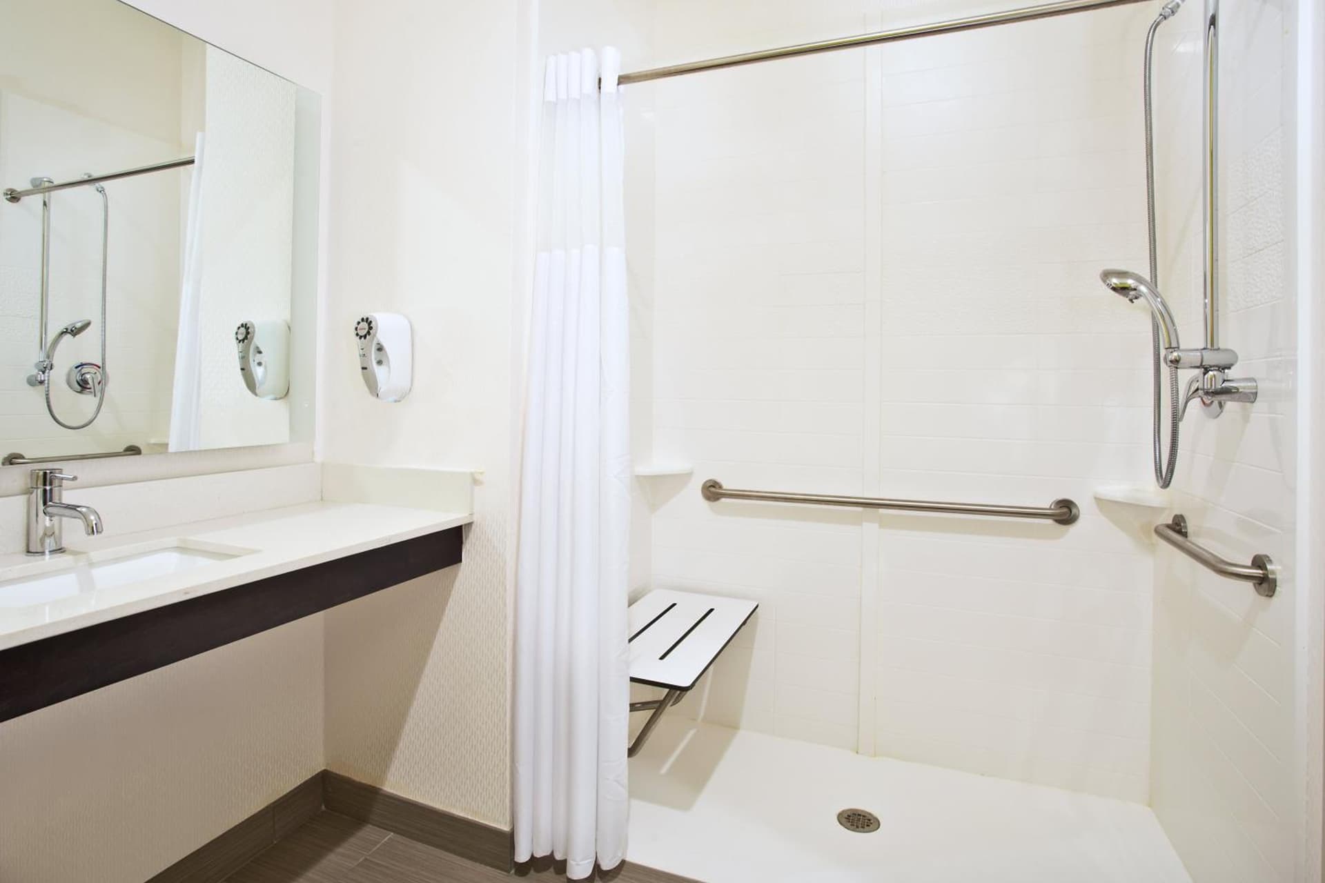 Holiday Inn Express Hotel & Suites Ann Arbor West by IHG interior in Ann Arbor, MI — gallery photo 2