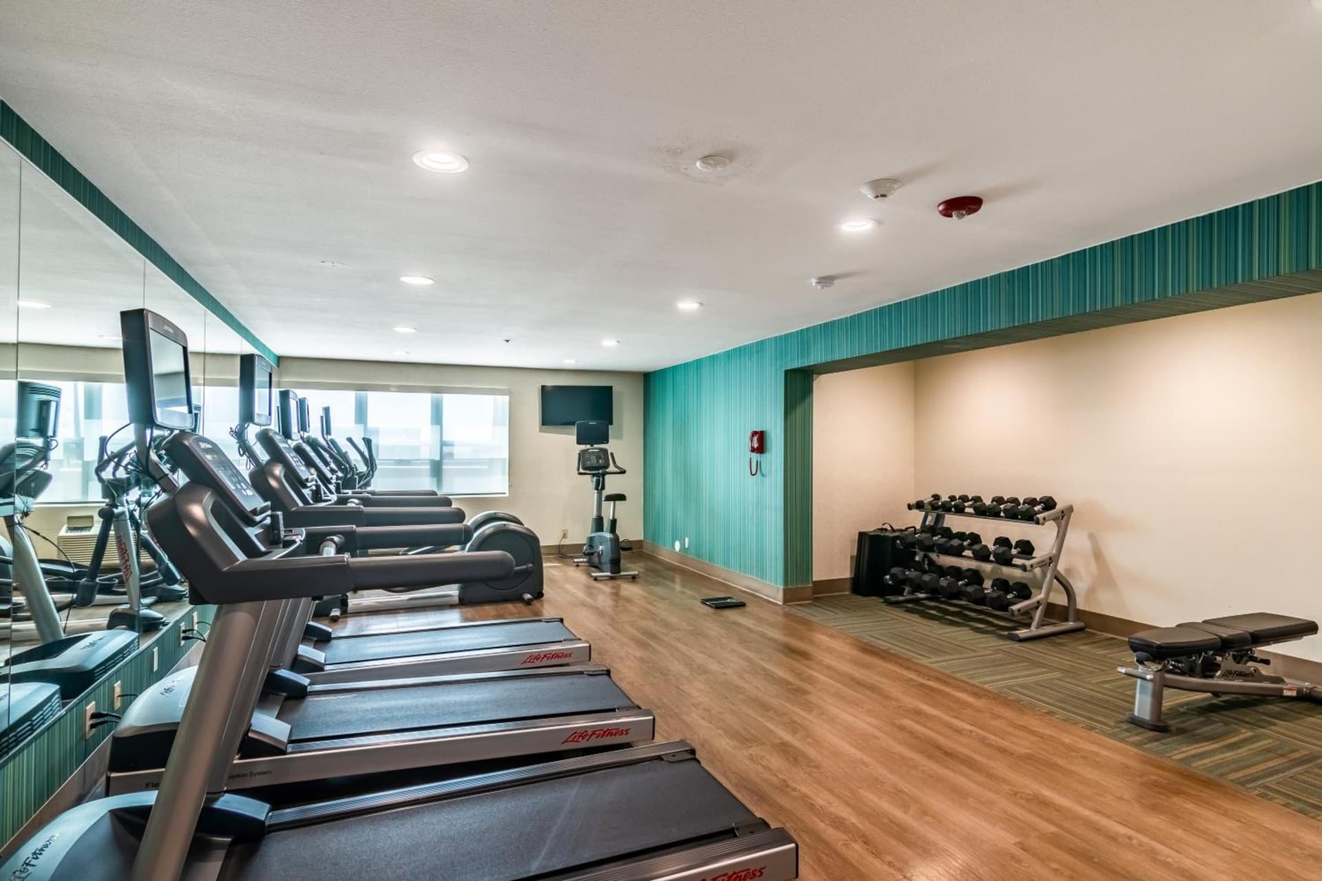 Holiday Inn Express & Suites Camarillo by IHG gallery photo in Camarillo, CA — image 20