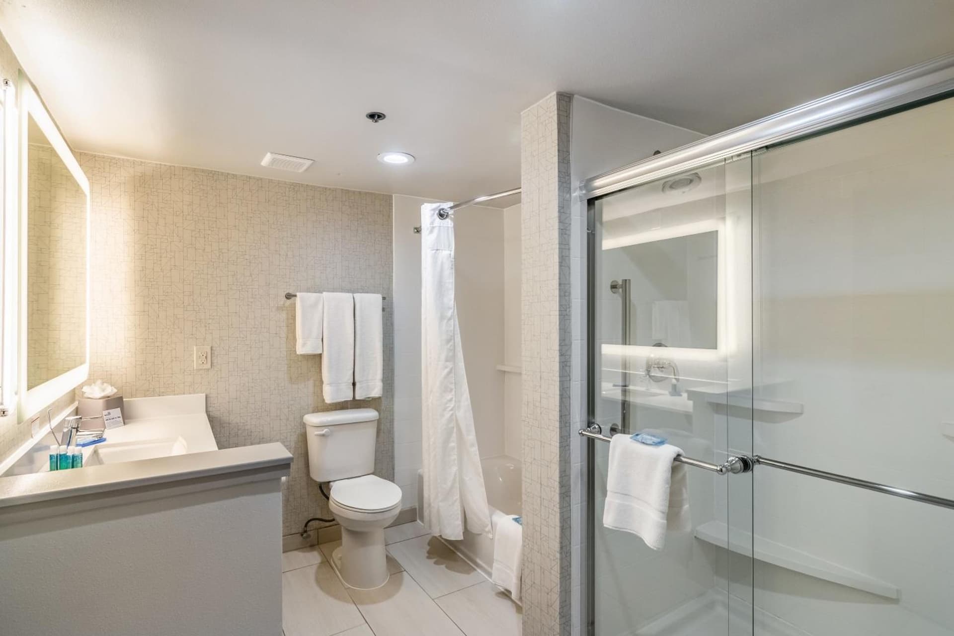 Holiday Inn Express & Suites Camarillo by IHG gallery photo in Camarillo, CA — image 16