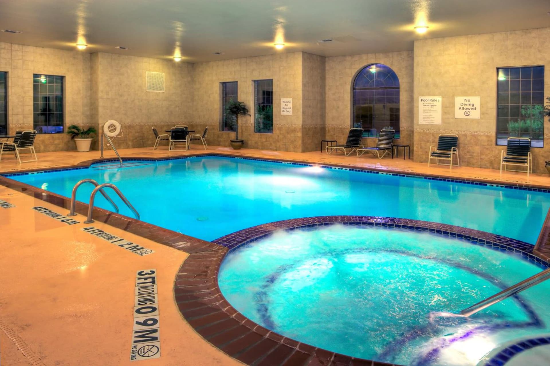 Holiday Inn Express and Suites Granbury by IHG interior in Granbury, TX — gallery photo 2