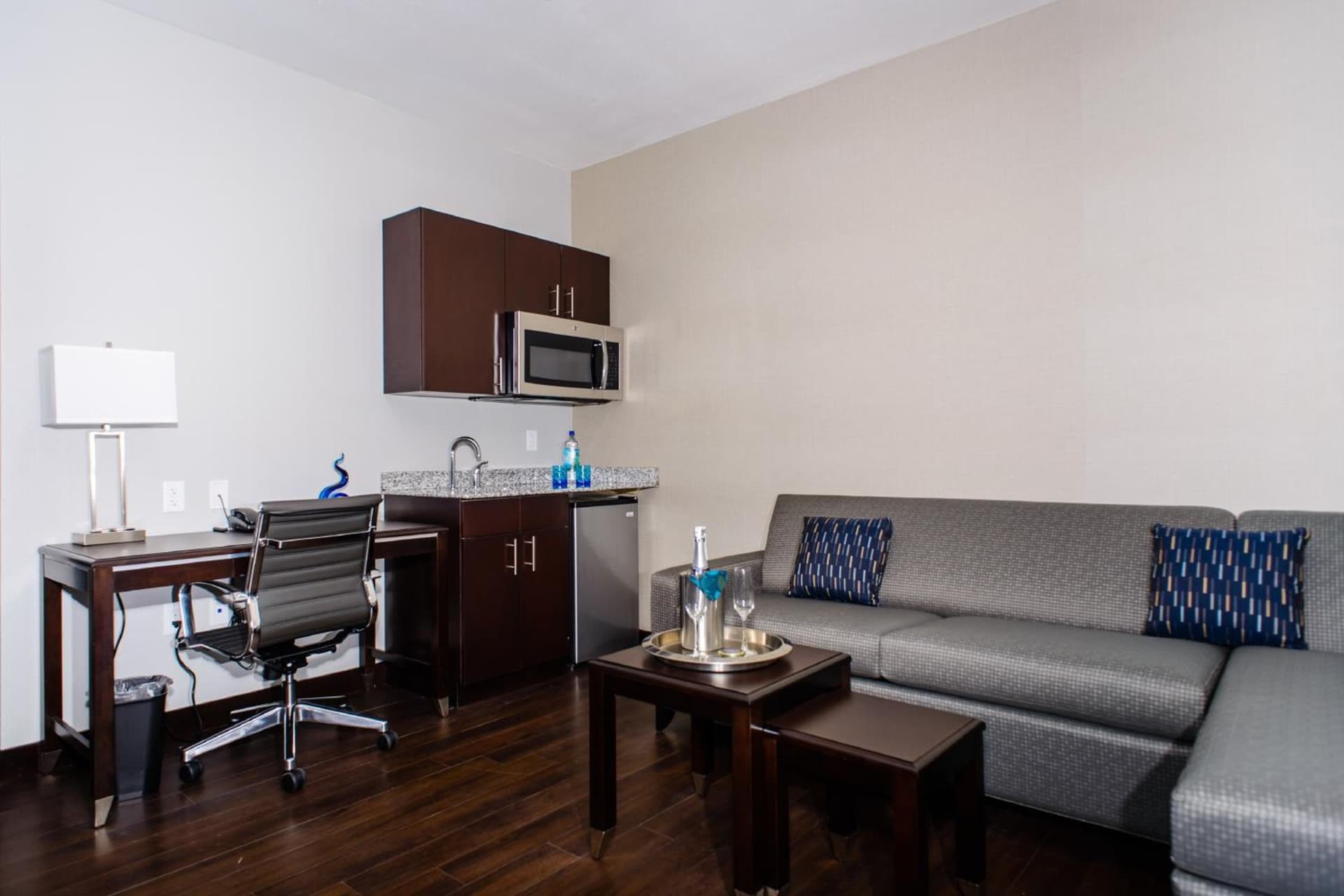 Holiday Inn Express Hotel & Suites Austin NW - Arboretum Area by IHG gallery photo in Austin, TX — image 19