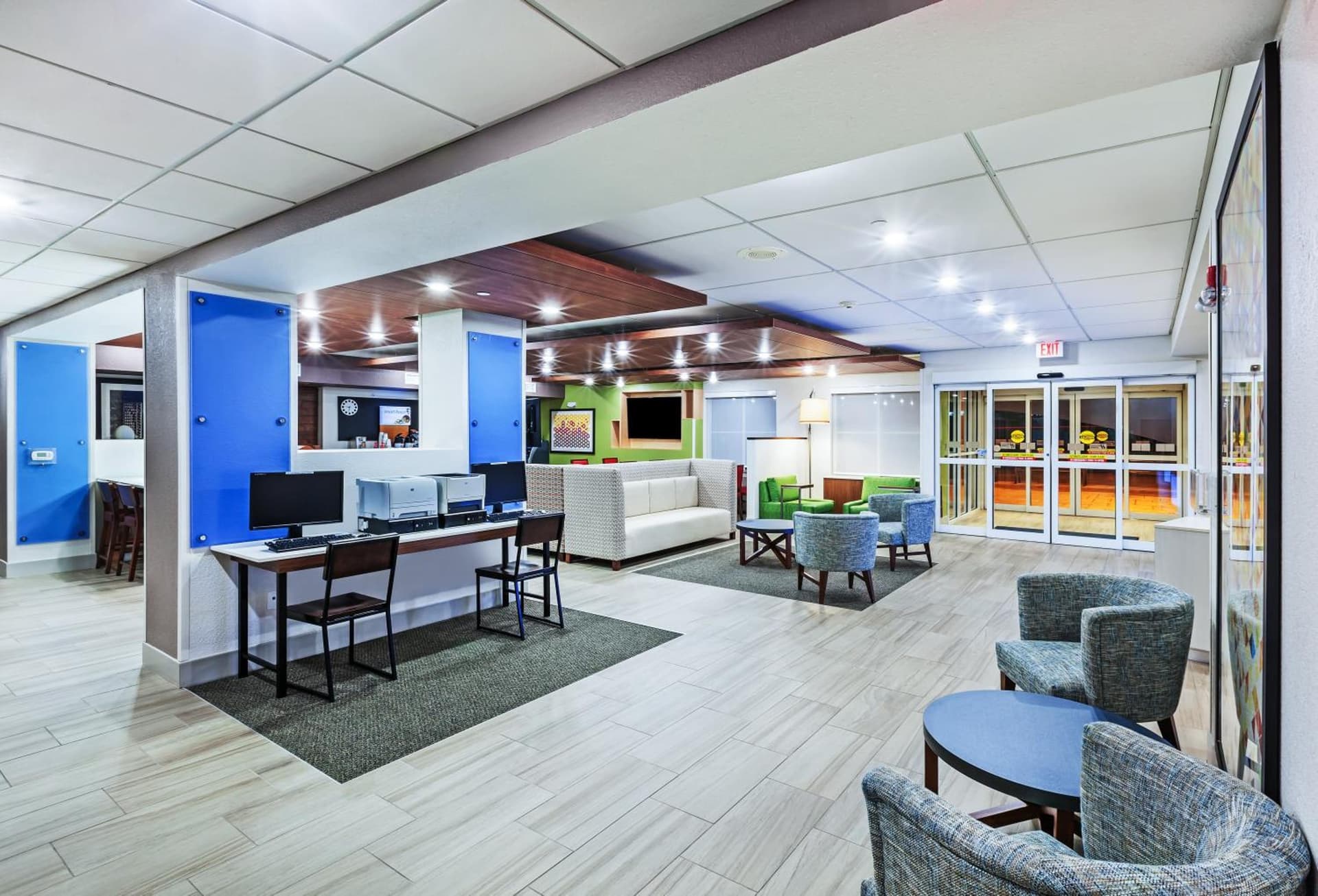 Holiday Inn Express Hotel & Suites Dallas Lewisville by IHG interior in Lewisville, TX — gallery photo 2