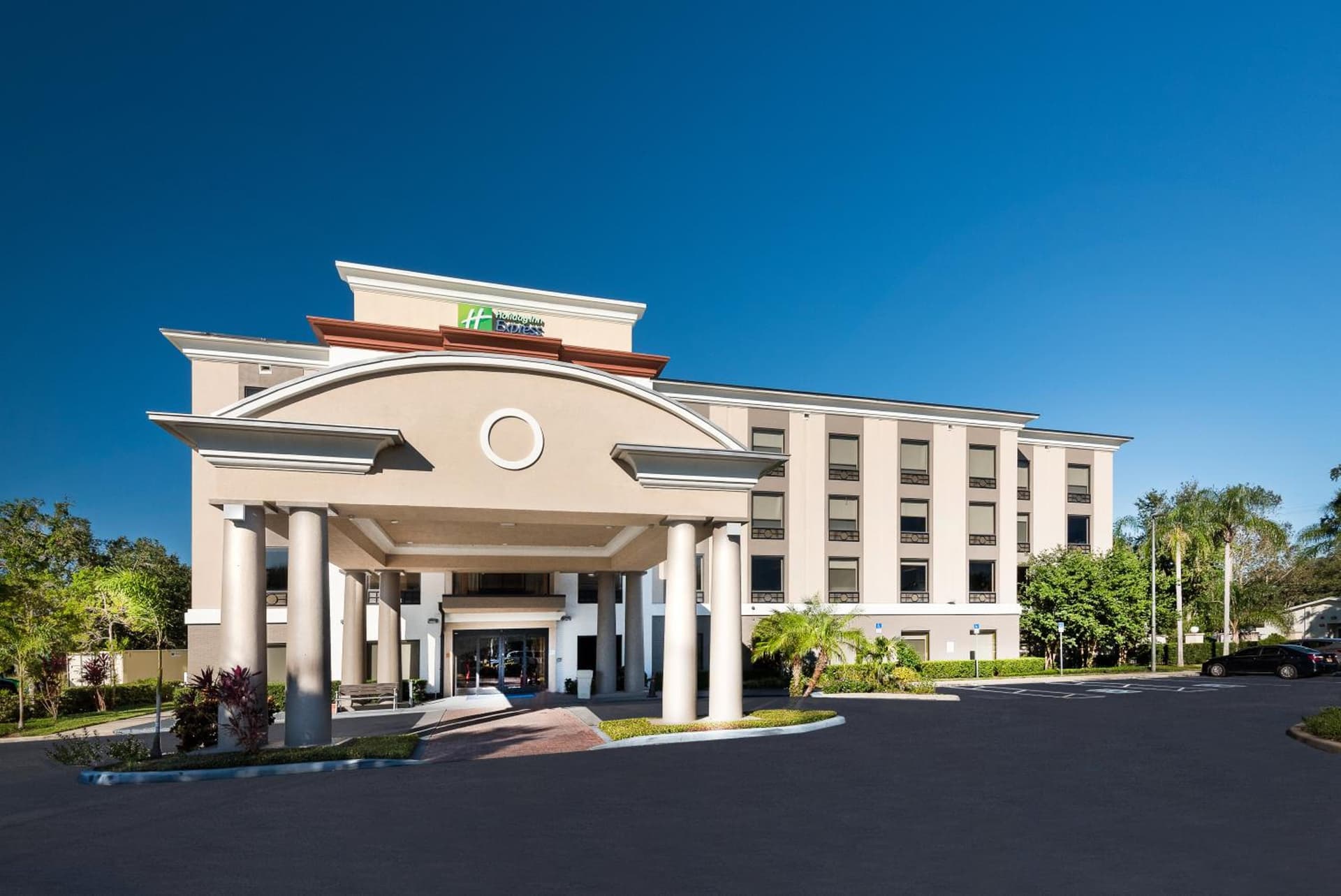 Holiday Inn Express Hotel & Suites Bartow by IHG gallery photo in Bartow, FL — image 12