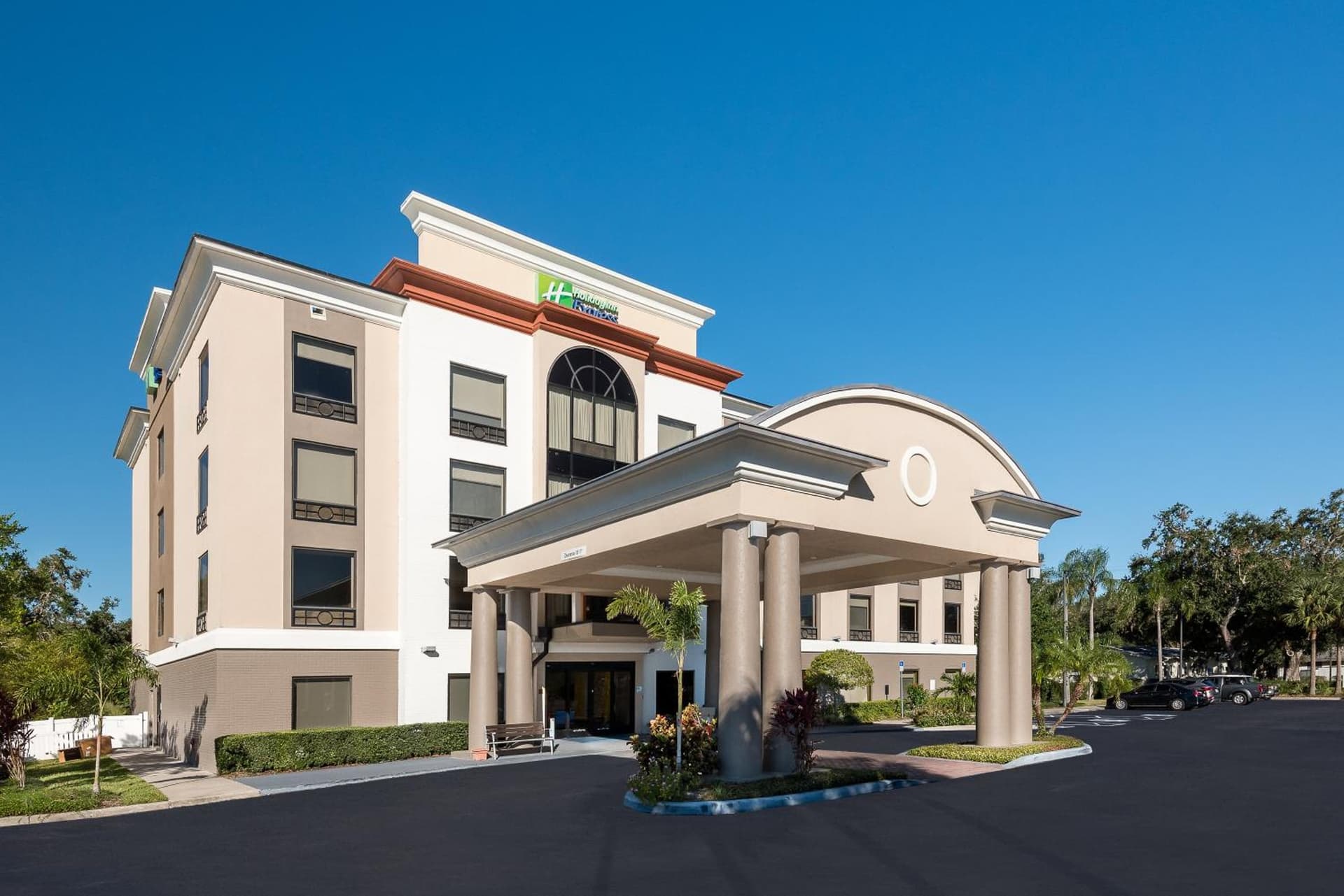 Holiday Inn Express Hotel & Suites Bartow by IHG gallery photo in Bartow, FL — image 18