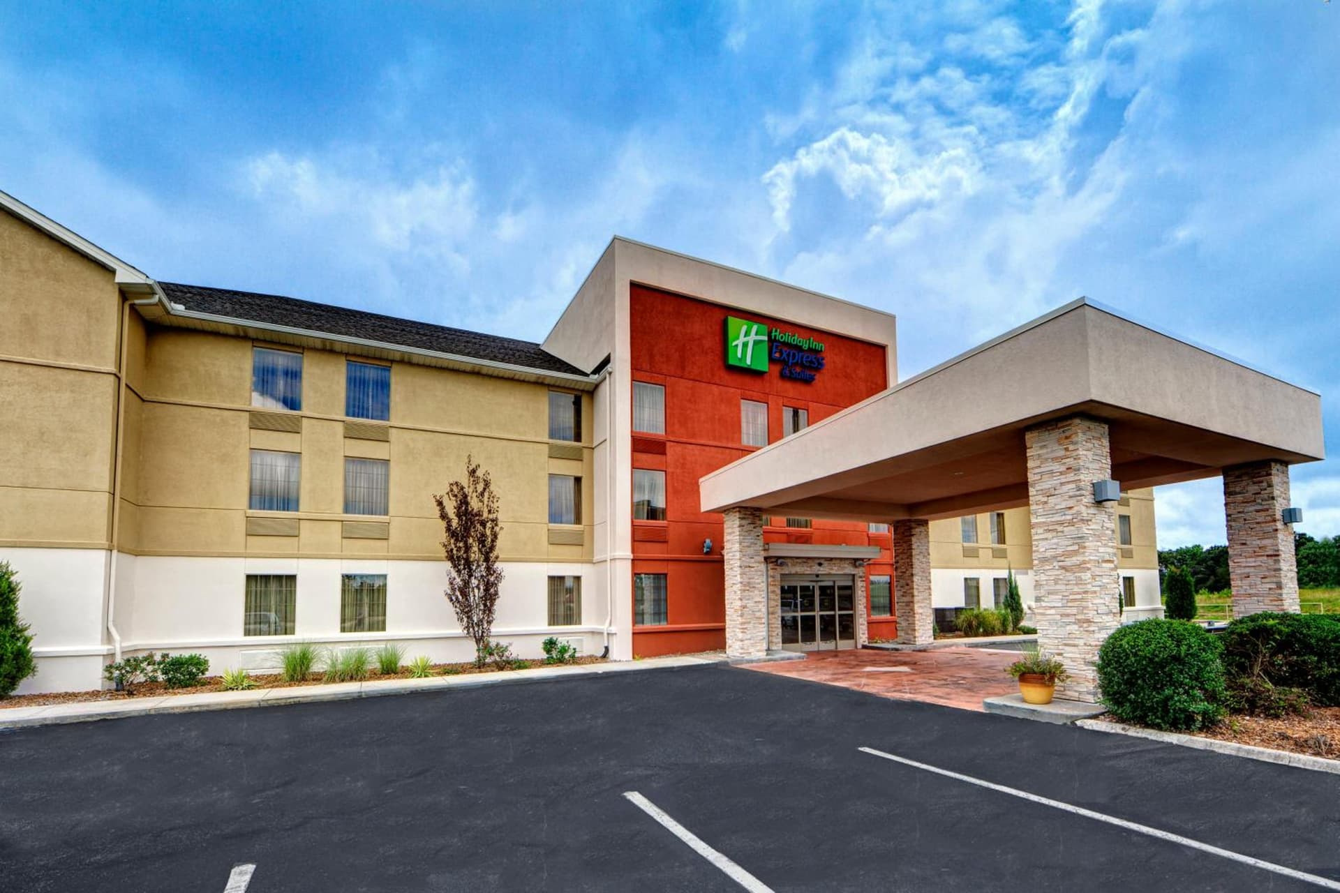Holiday Inn Express & Suites Crossville by IHG featured exterior or lobby in Crossville, TN — similar hotel