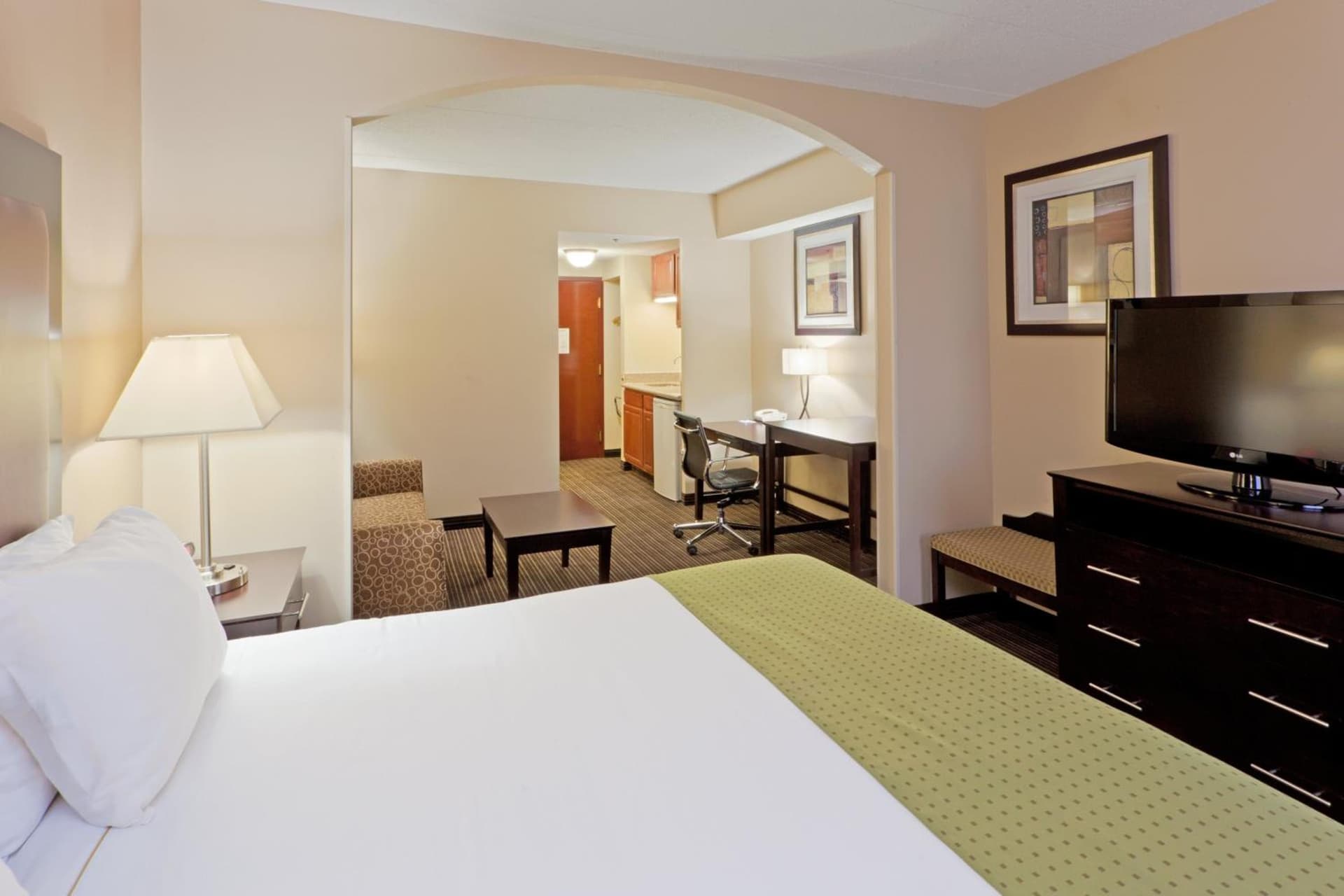 Holiday Inn Express Hotel & Suites Charleston-Southridge by IHG gallery photo in Charleston, WV — image 26
