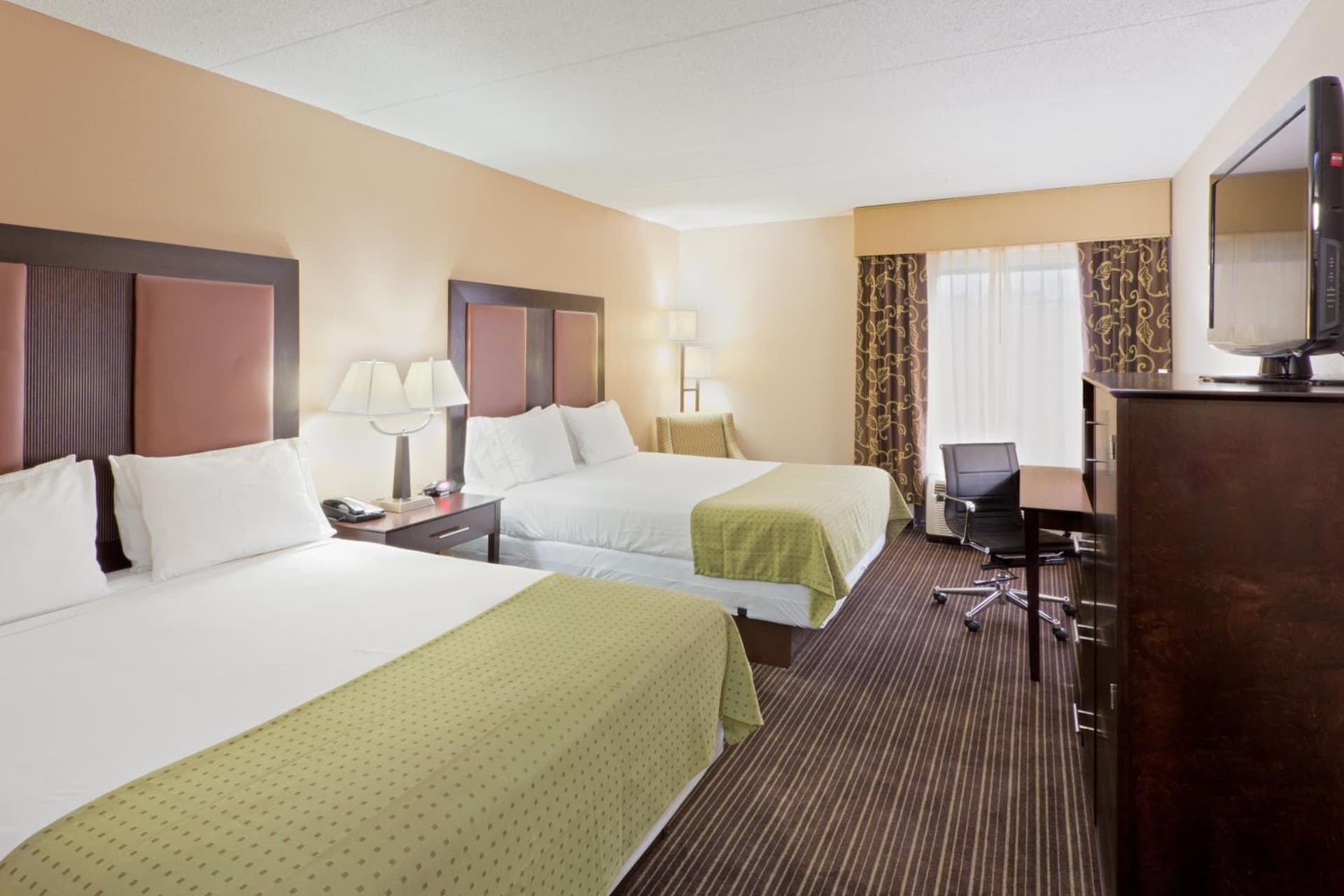 Holiday Inn Express Hotel & Suites Charleston-Southridge by IHG gallery photo in Charleston, WV — image 33