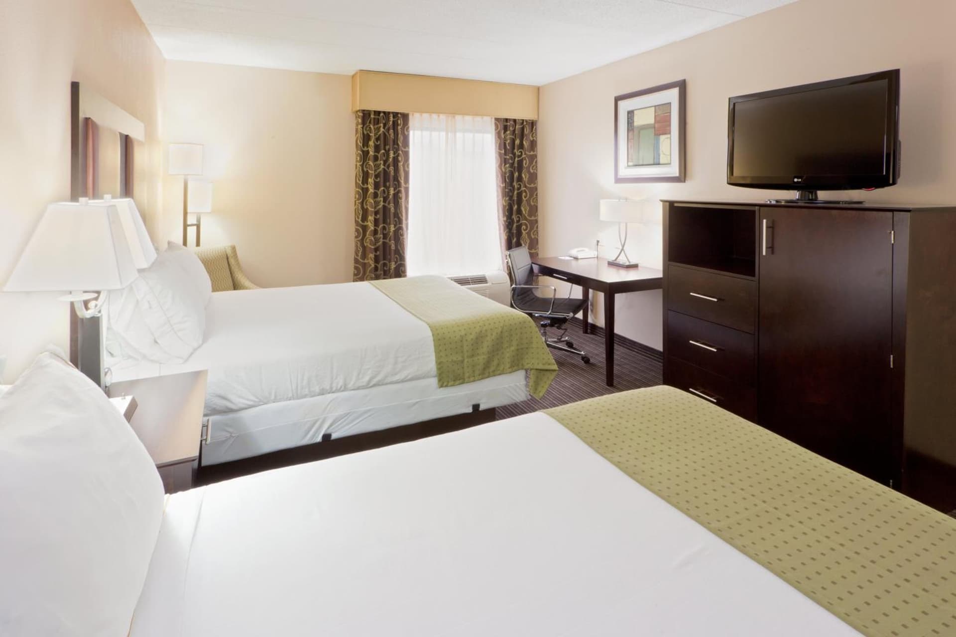 Holiday Inn Express Hotel & Suites Charleston-Southridge by IHG gallery photo in Charleston, WV — image 27