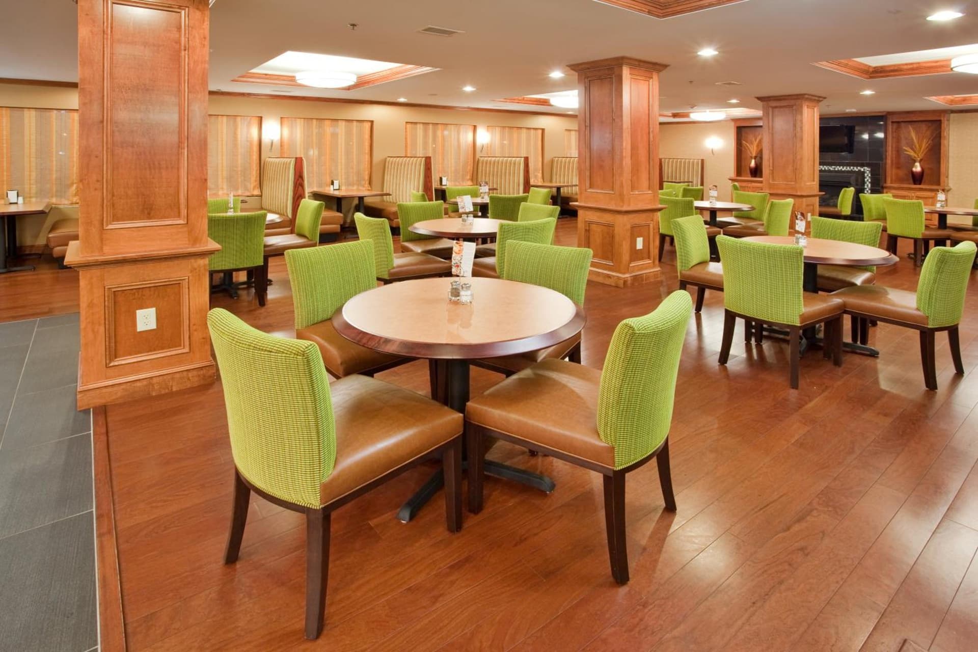 Holiday Inn Express Hotel & Suites Fredericksburg by IHG gallery photo in Fredericksburg, VA — image 32