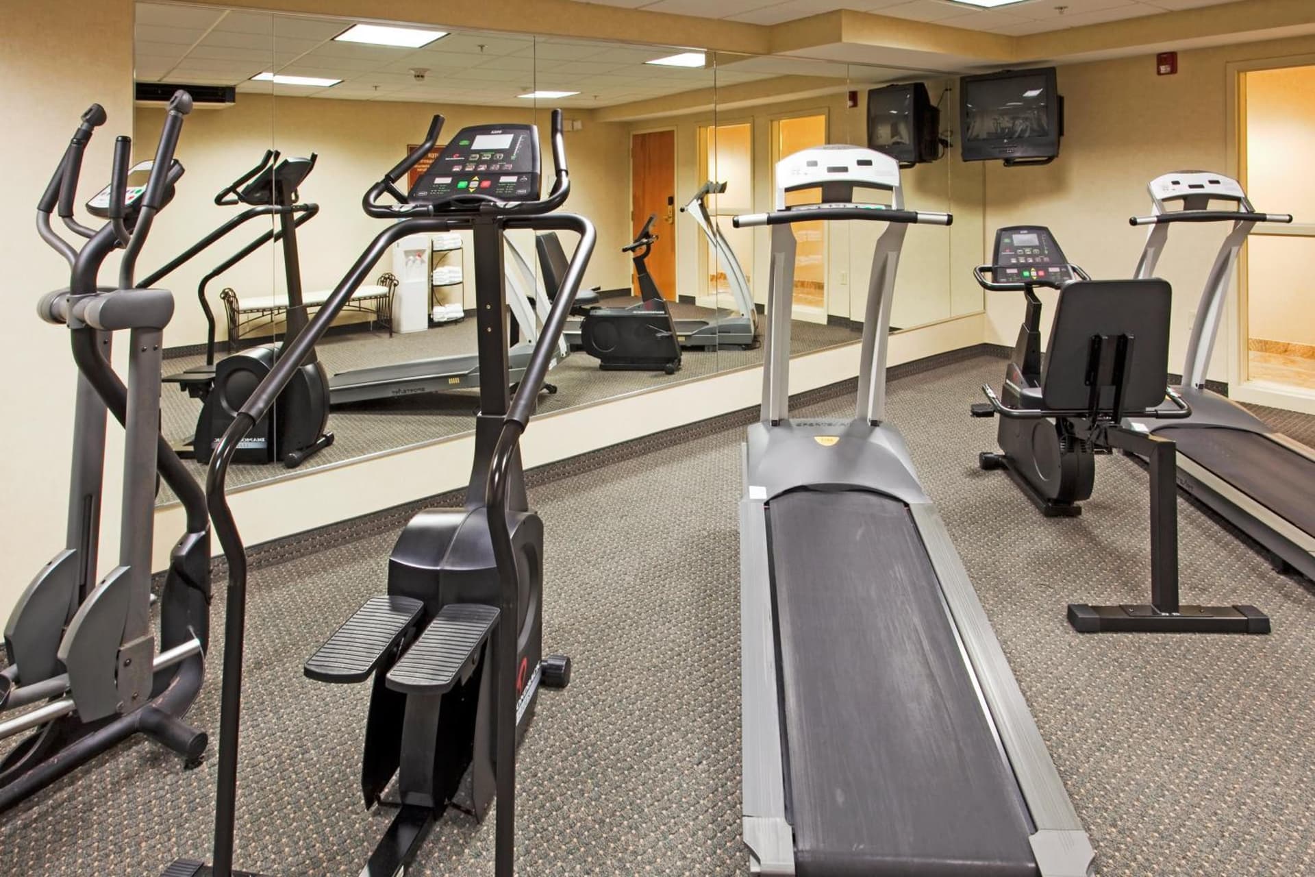 Holiday Inn Express Hotel & Suites Boston - Marlboro by IHG gallery photo in Hudson — image 30