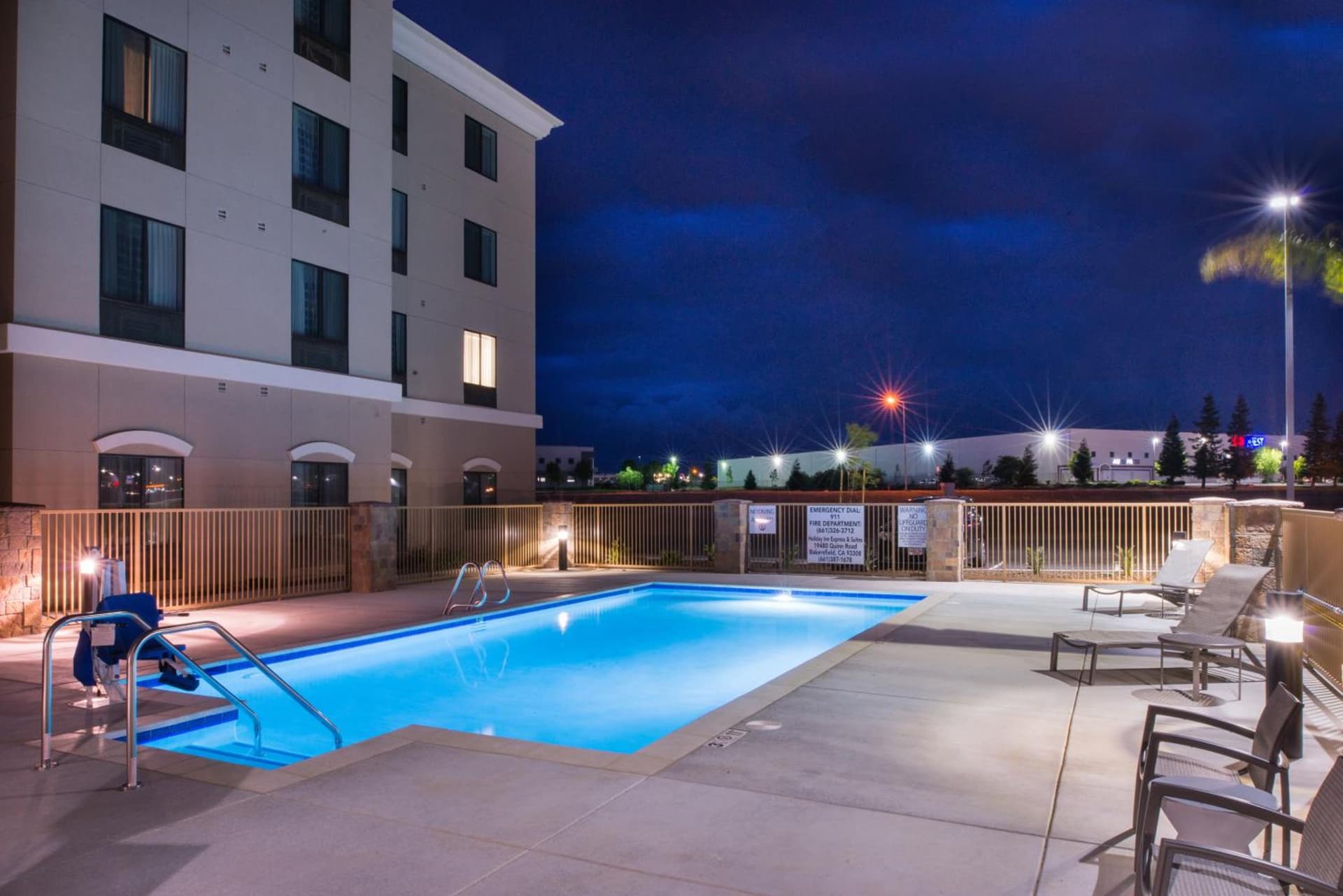 Holiday Inn Express & Suites Bakersfield Airport by IHG gallery photo in Bakersfield, CA — image 22