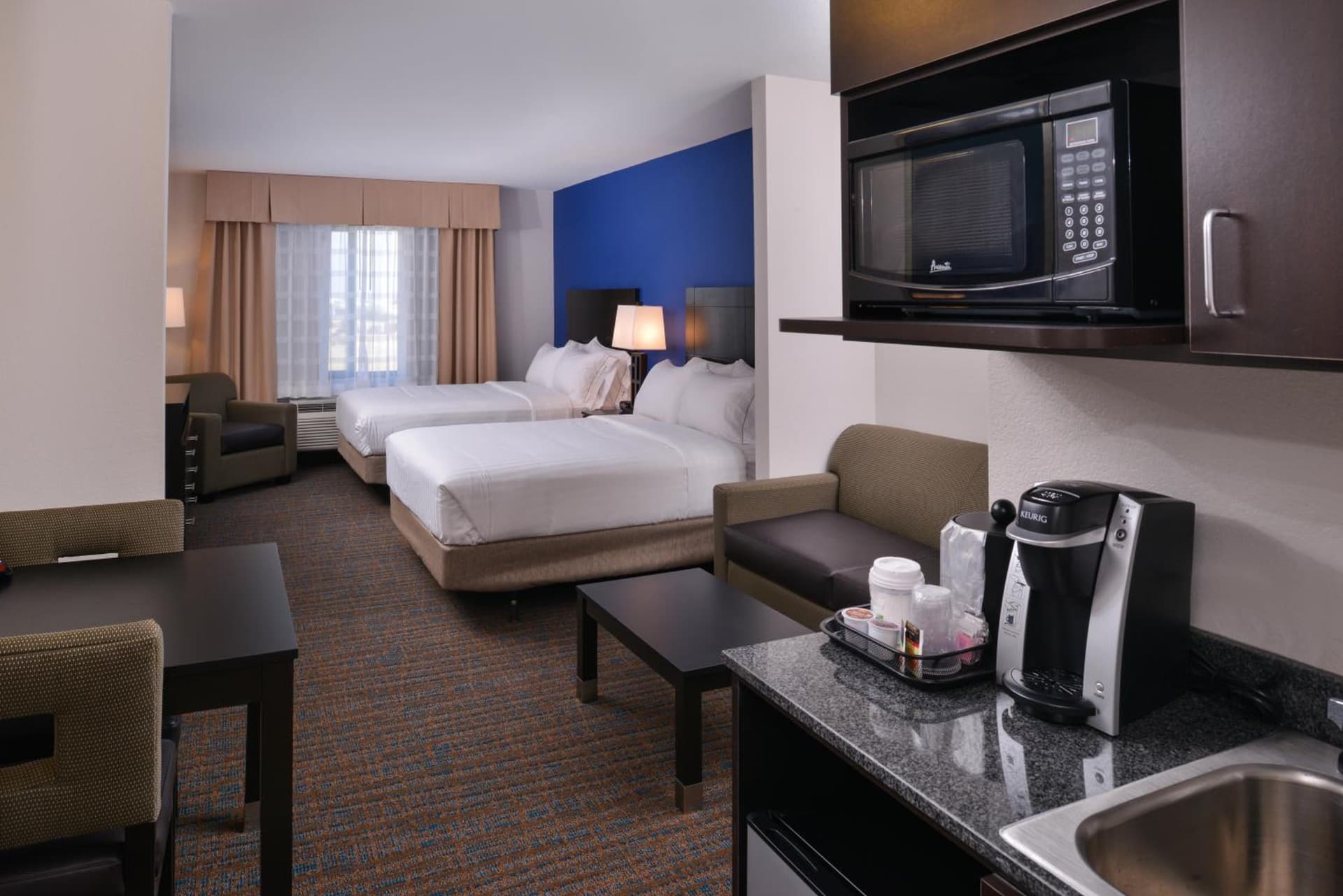 Holiday Inn Express & Suites Bakersfield Airport by IHG gallery photo in Bakersfield, CA — image 4