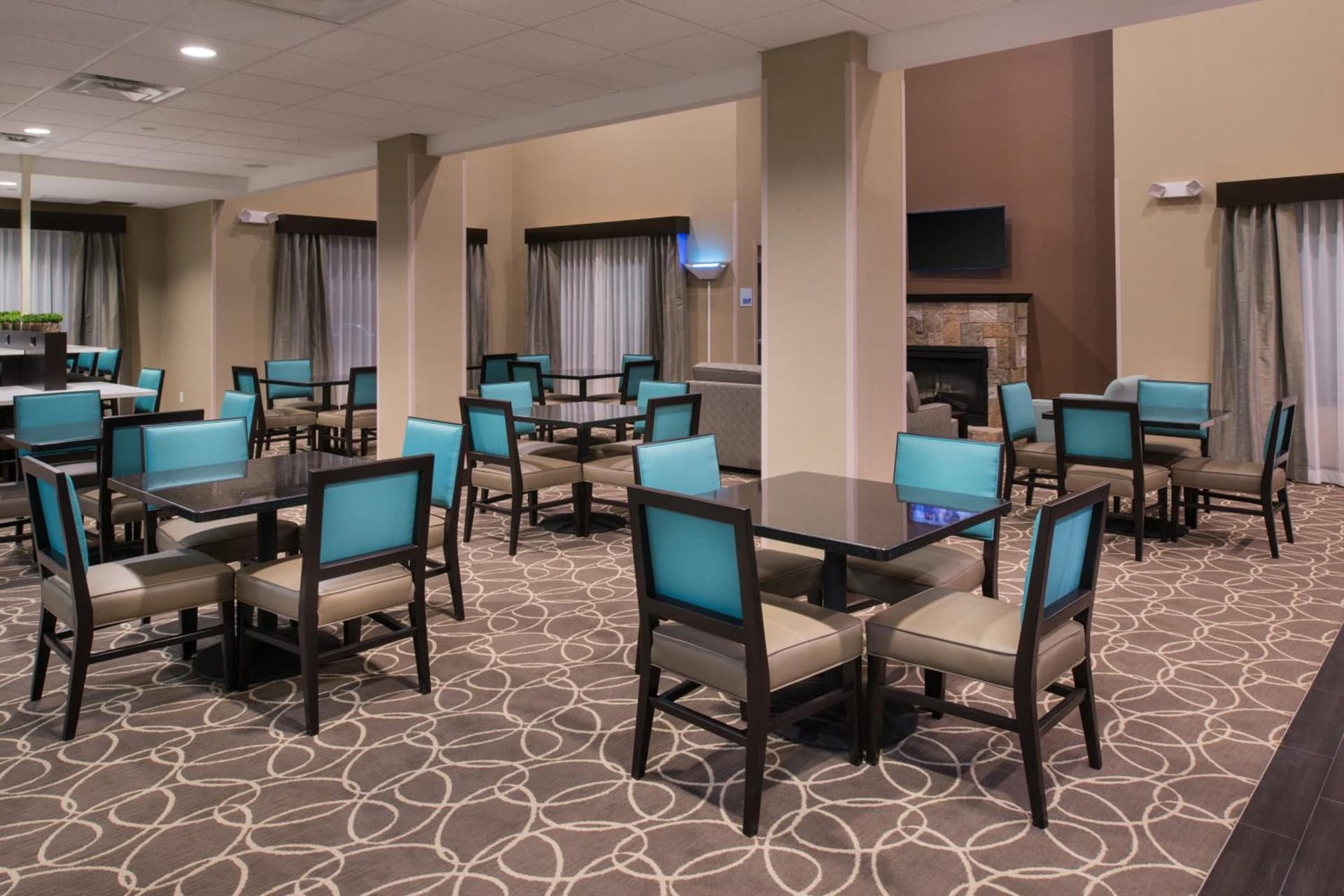 Holiday Inn Express & Suites Bakersfield Airport by IHG gallery photo in Bakersfield, CA — image 10