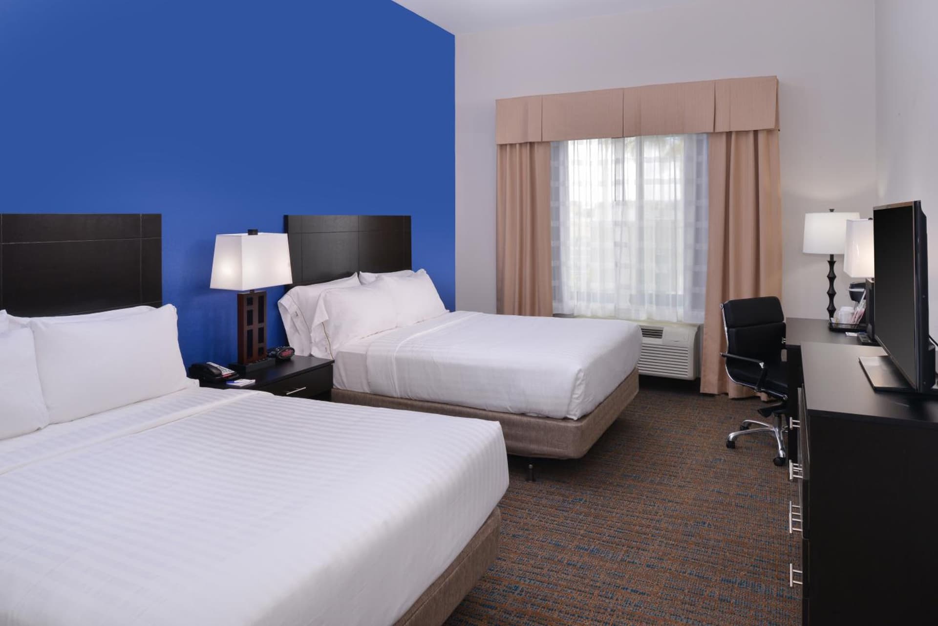 Holiday Inn Express & Suites Bakersfield Airport by IHG gallery photo in Bakersfield, CA — image 26