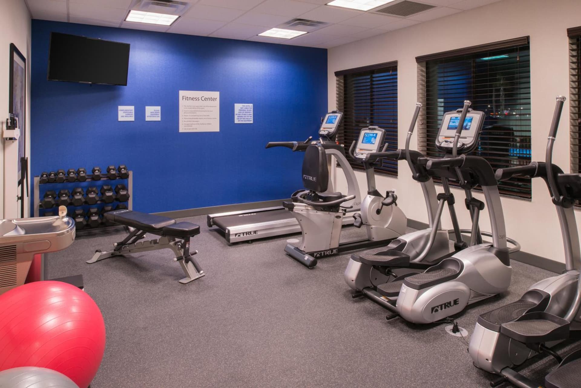 Holiday Inn Express & Suites Bakersfield Airport by IHG gallery photo in Bakersfield, CA — image 20