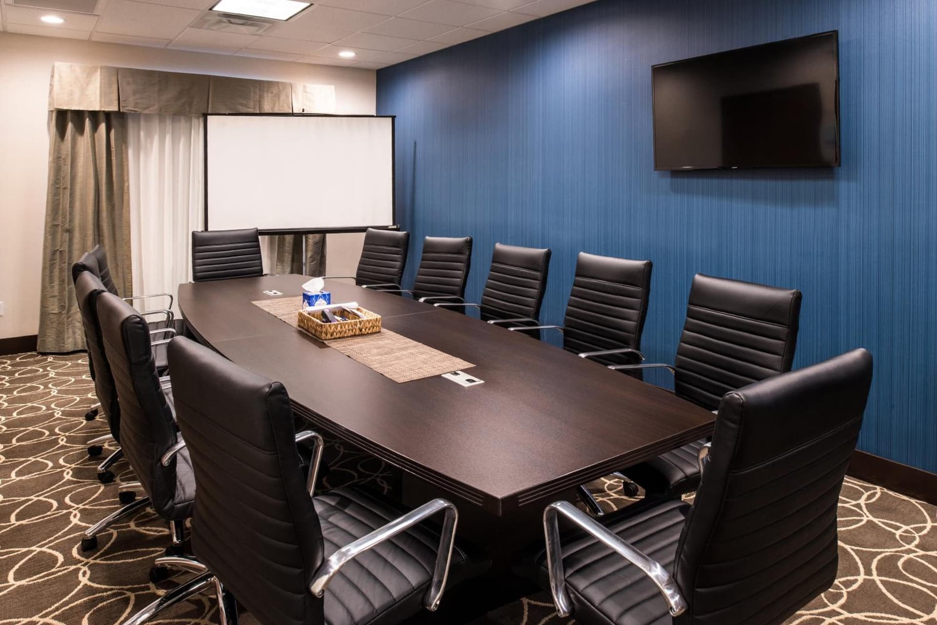 Holiday Inn Express & Suites Bakersfield Airport by IHG gallery photo in Bakersfield, CA — image 8