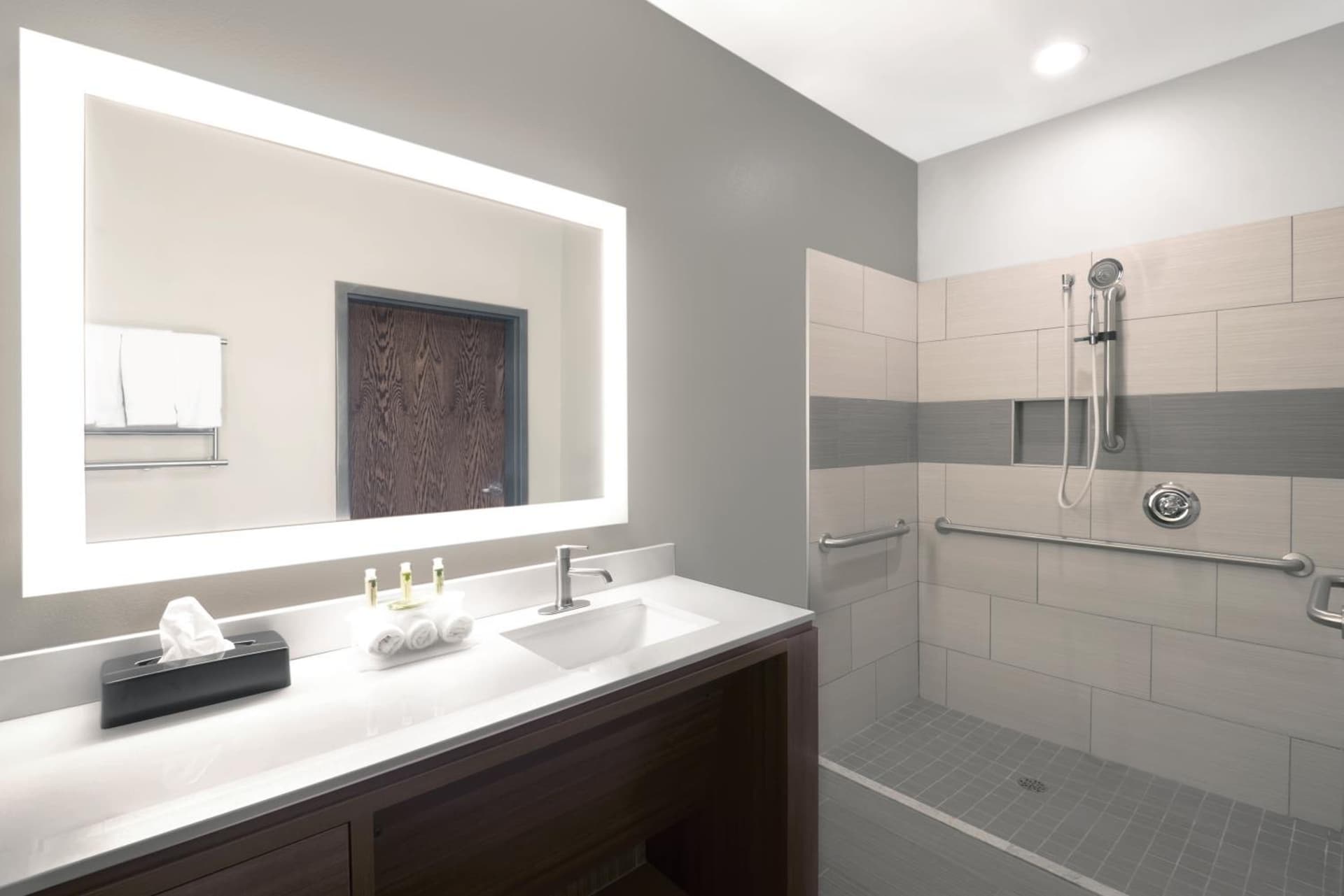 Holiday Inn Express Hotel & Suites Hot Springs by IHG interior in Hot Springs, AR — gallery photo 2