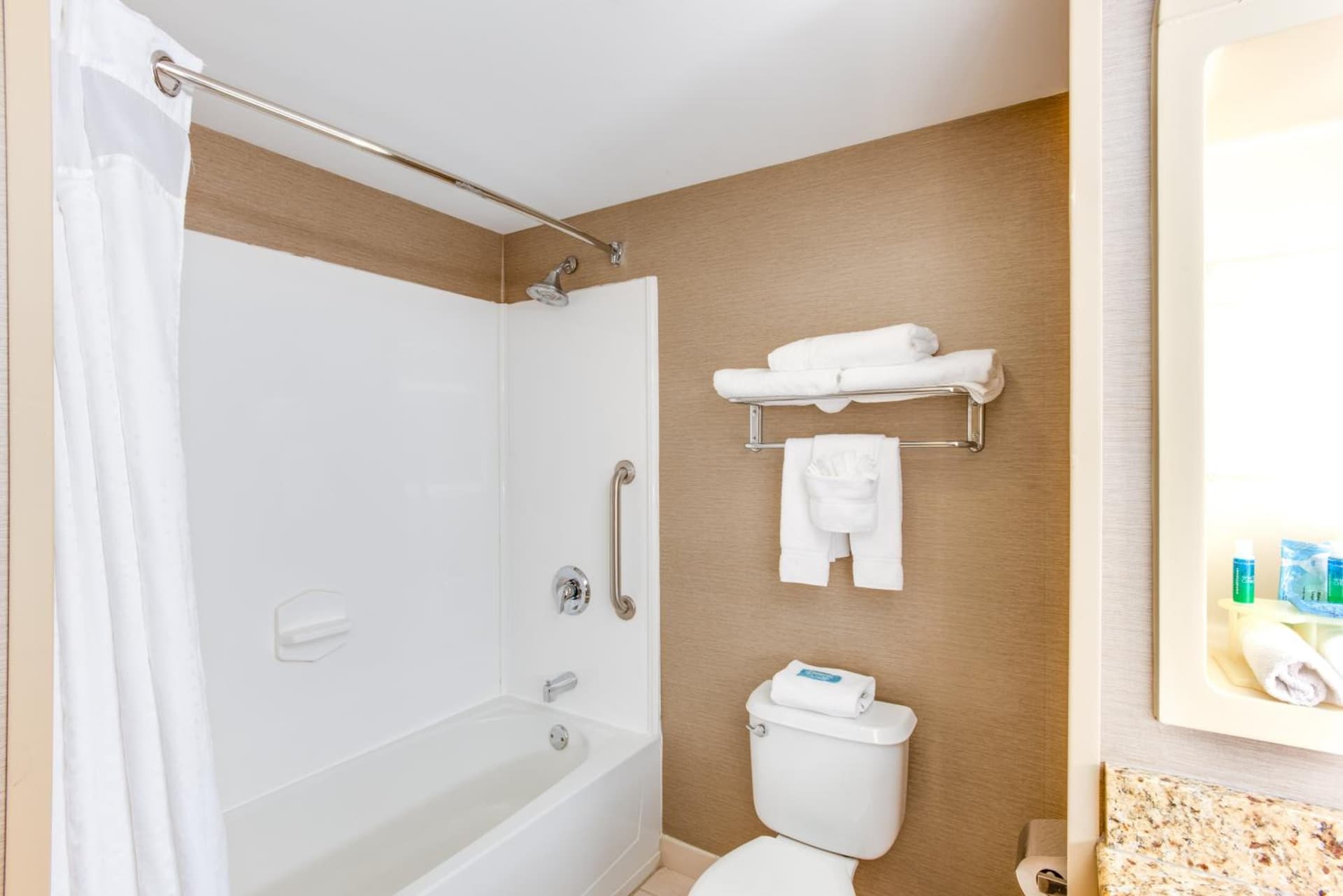 Holiday Inn Express Hotel & Suites Bethlehem by IHG gallery photo in Bethlehem, PA — image 35