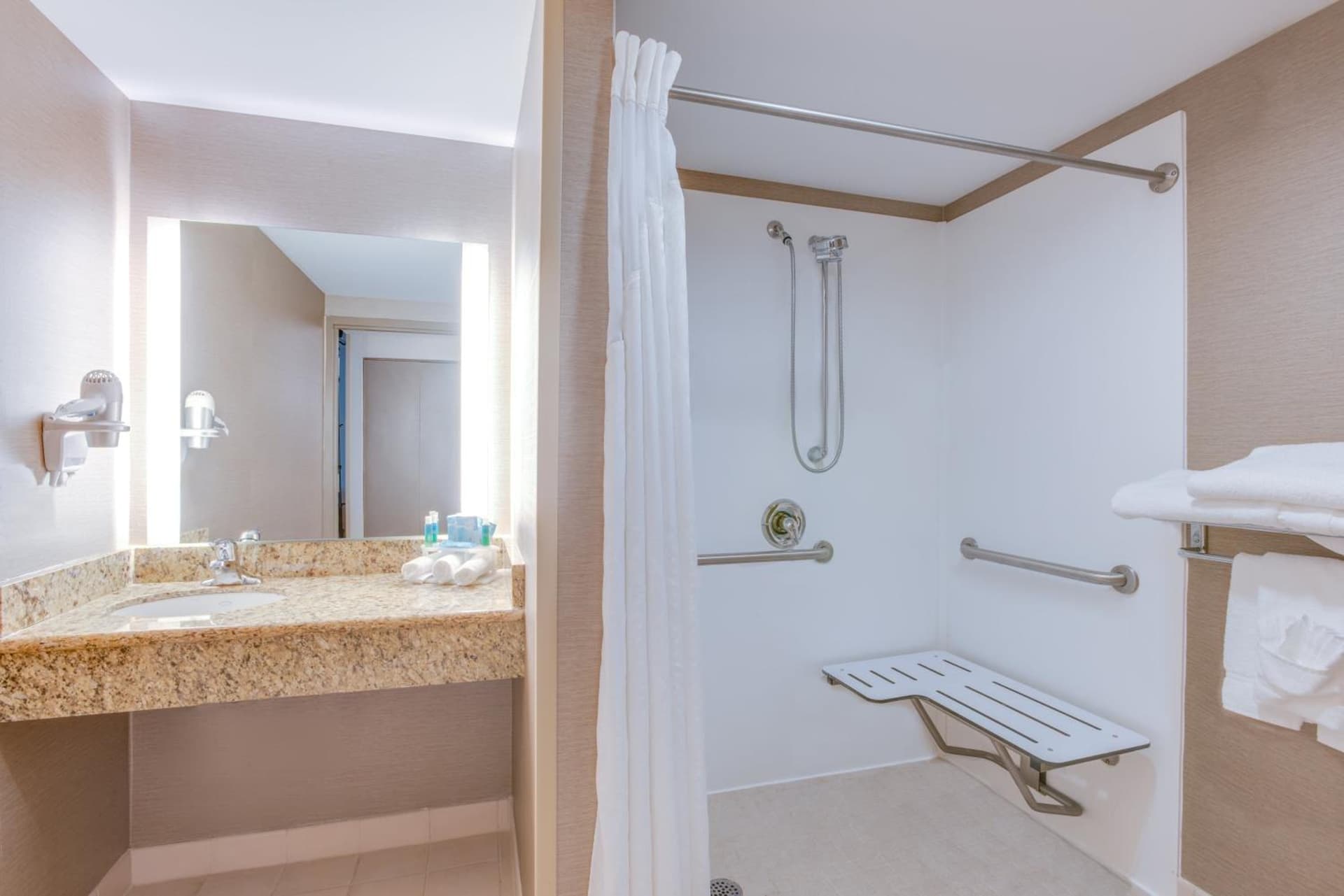 Holiday Inn Express Hotel & Suites Bethlehem by IHG gallery photo in Bethlehem, PA — image 25