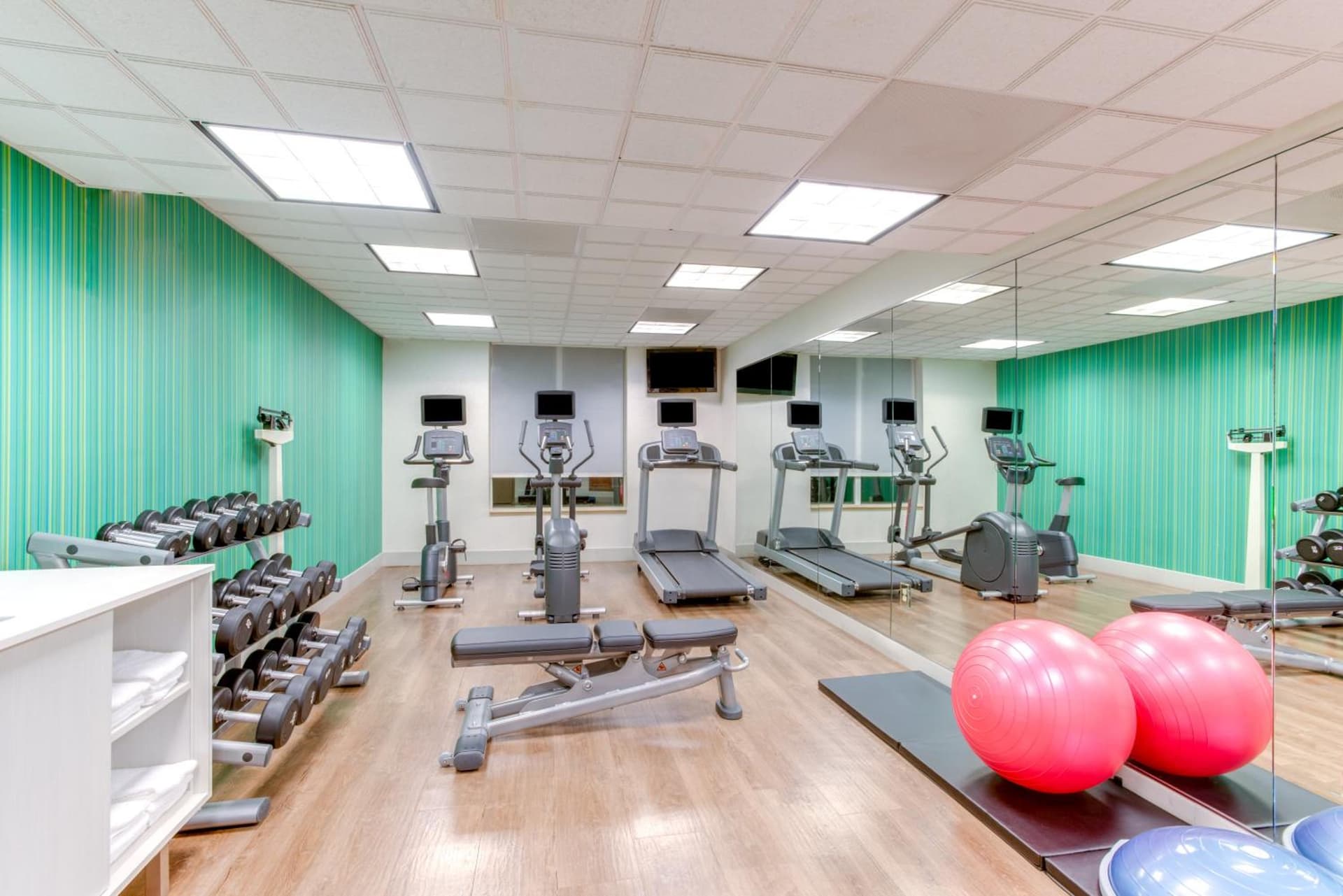 Holiday Inn Express Hotel & Suites Bethlehem by IHG gallery photo in Bethlehem, PA — image 36
