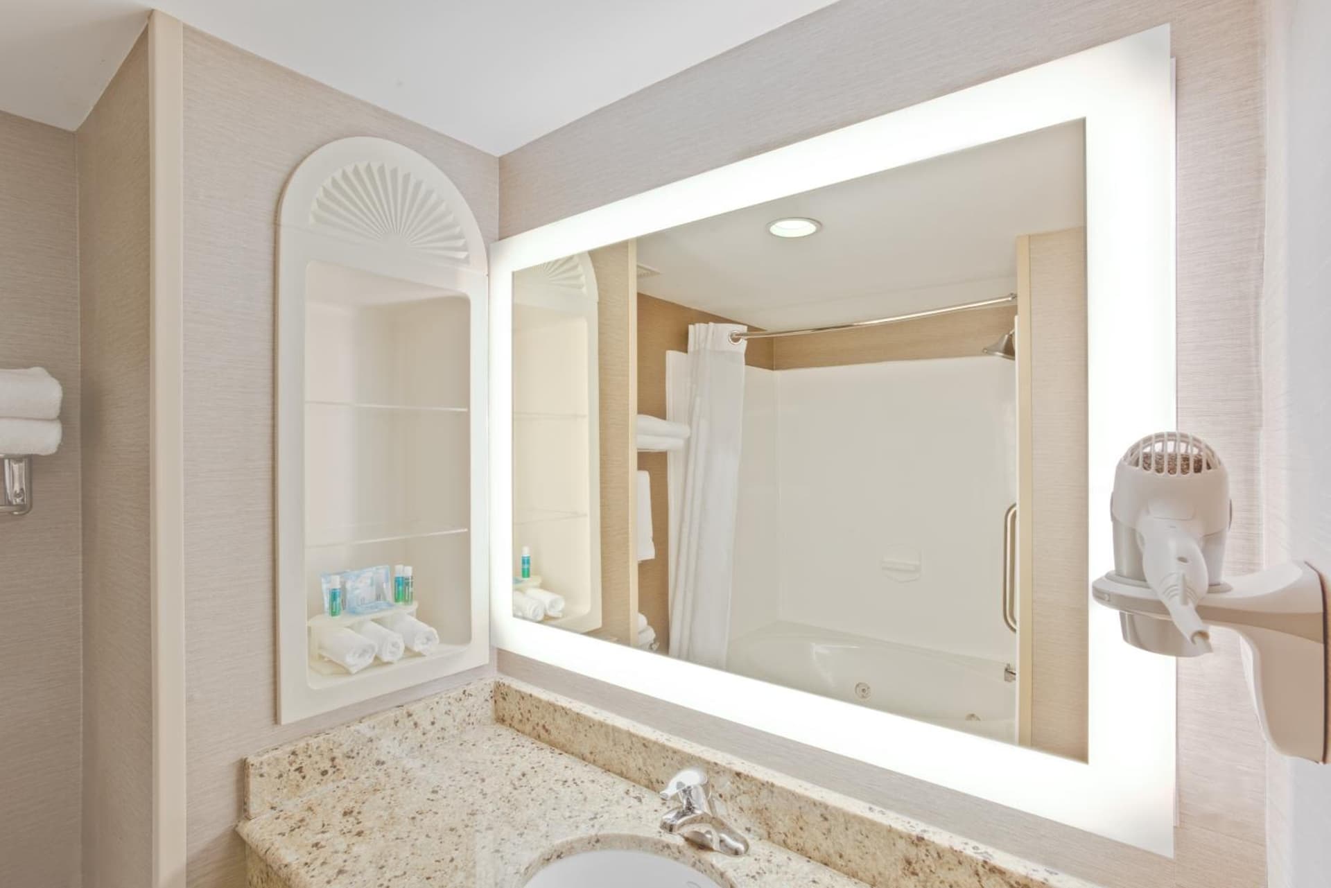 Holiday Inn Express Hotel & Suites Bethlehem by IHG gallery photo in Bethlehem, PA — image 13