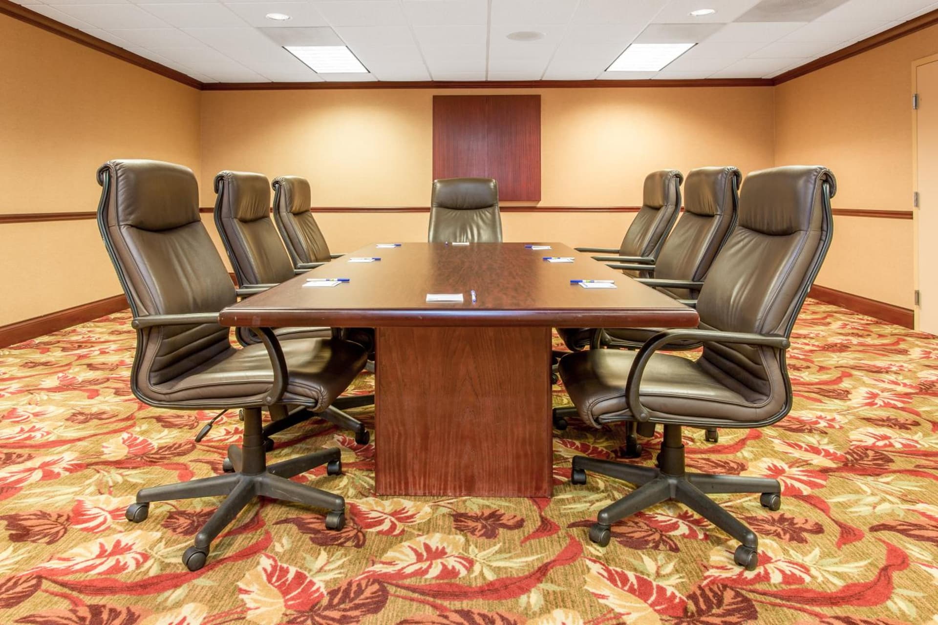 Holiday Inn Express & Suites Bloomington by IHG gallery photo in Bloomington, IN — image 11