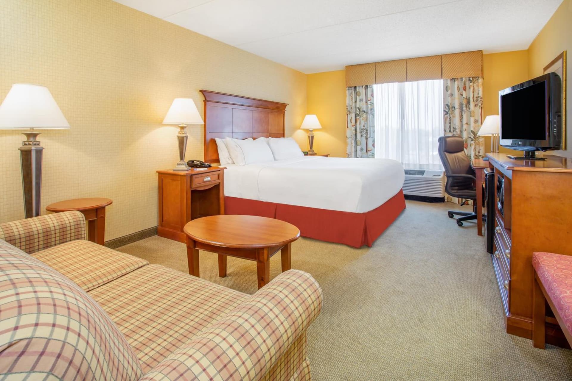 Holiday Inn Express & Suites Bloomington by IHG gallery photo in Bloomington, IN — image 26
