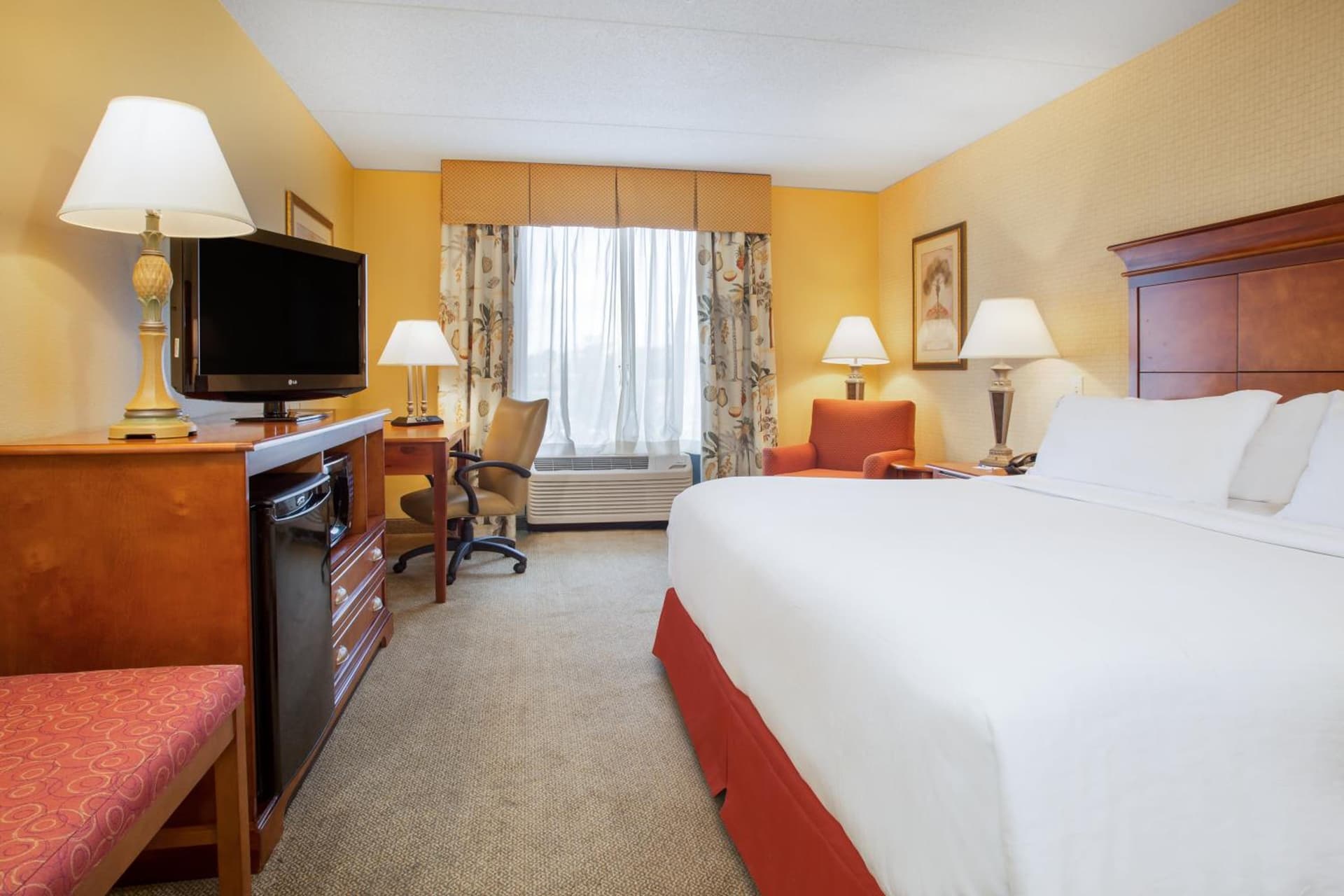 Holiday Inn Express & Suites Bloomington by IHG gallery photo in Bloomington, IN — image 35