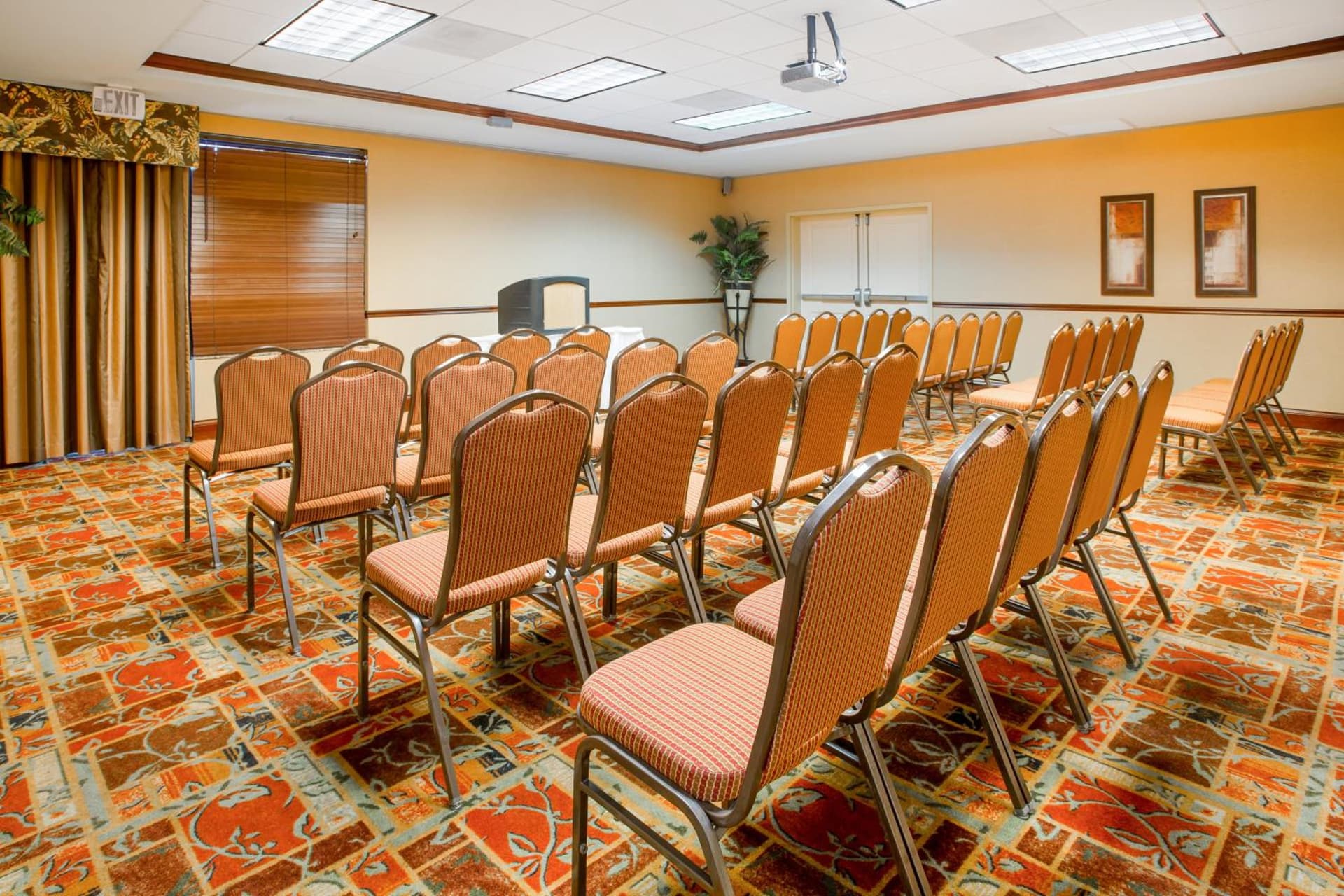 Holiday Inn Express & Suites Bloomington by IHG interior in Bloomington, IN — gallery photo 2