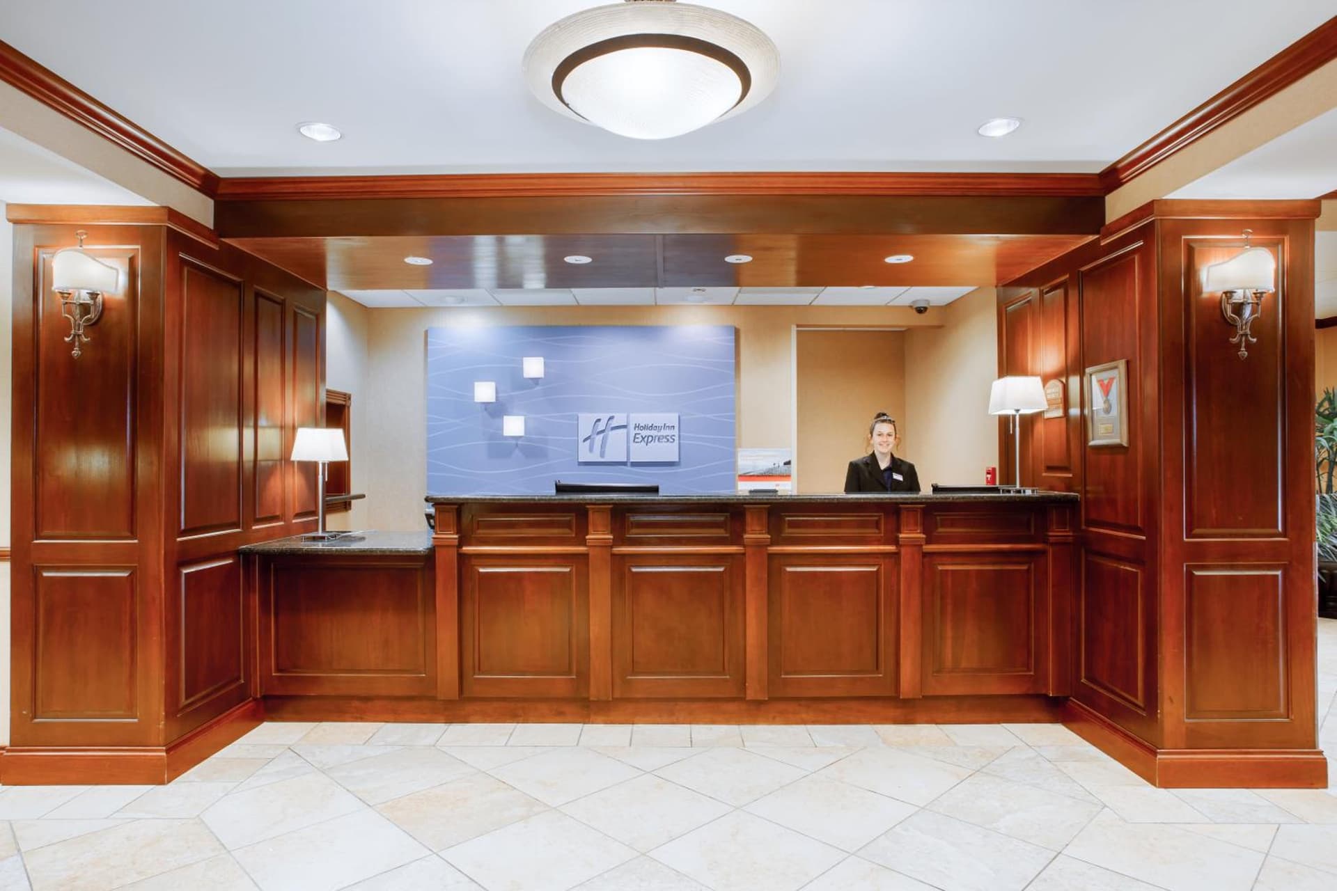 Holiday Inn Express & Suites Bloomington by IHG gallery photo in Bloomington, IN — image 5